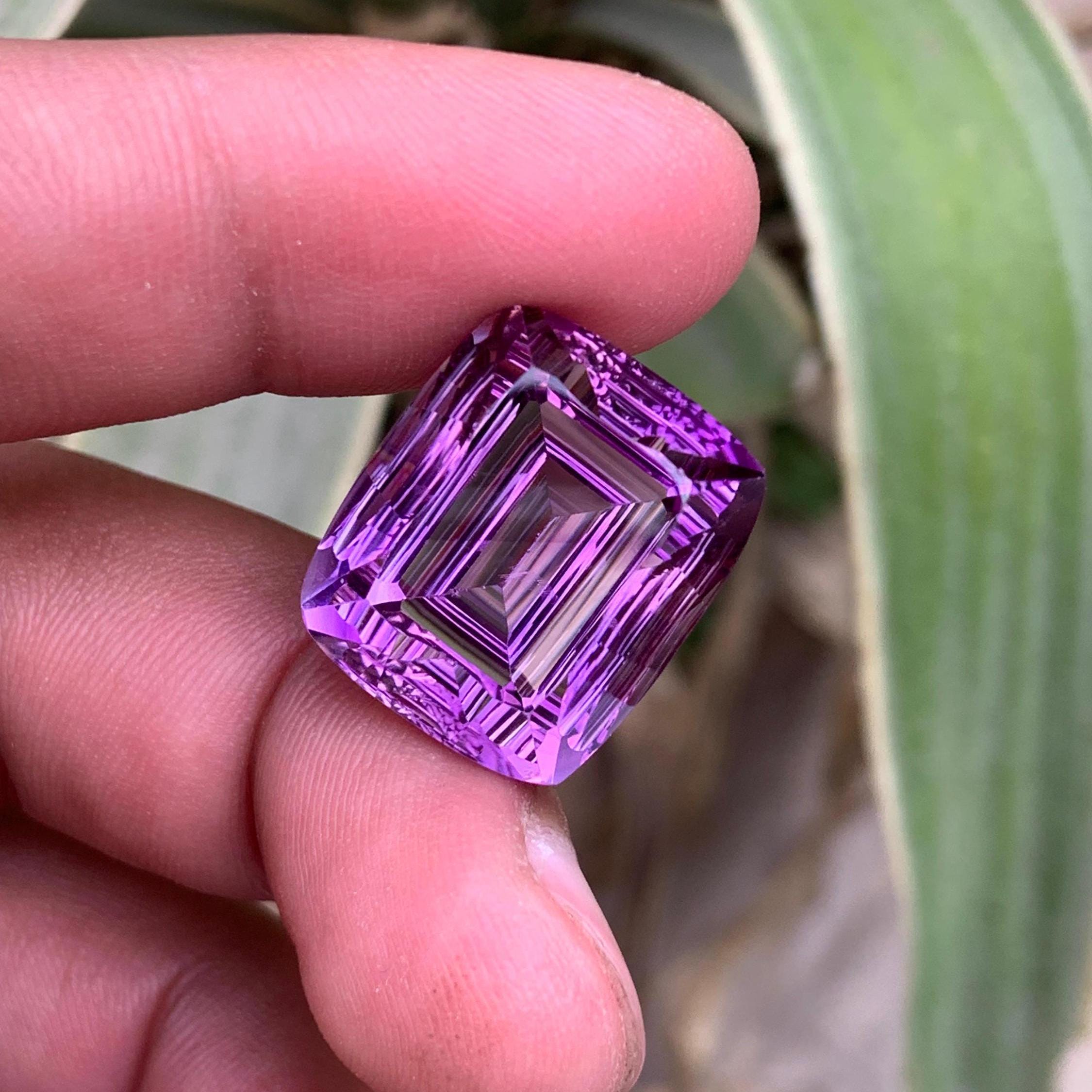 31.70 Carat Natural Amethyst Gemstone – Fancy Cut Main image