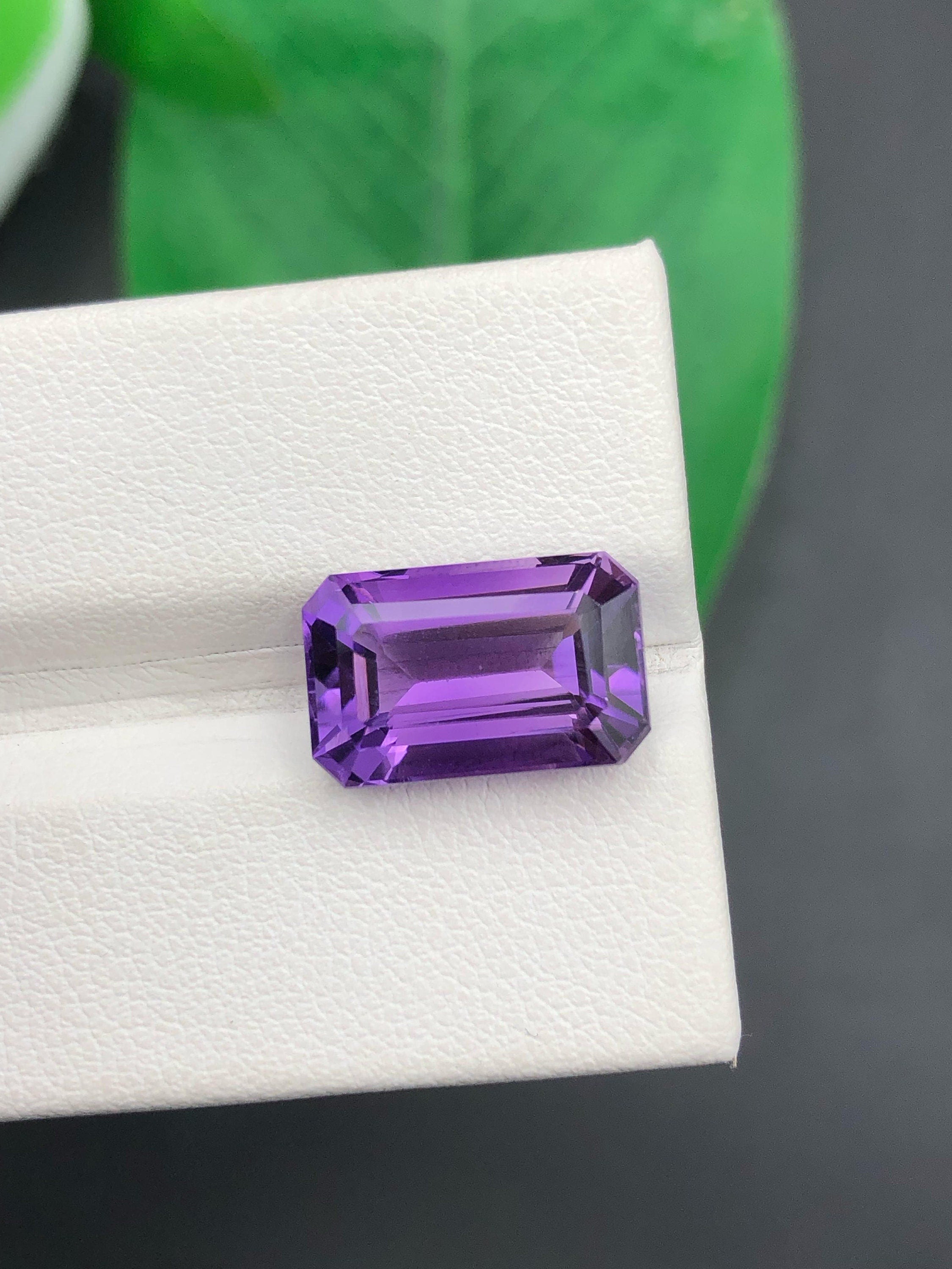 5.55 carat amethyst stone in emerald cut