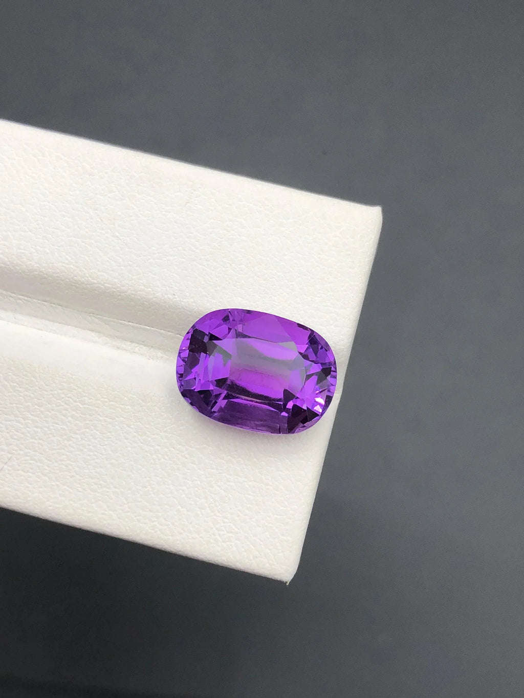 7.10 carat amethyst stone perfect for rings and pendants