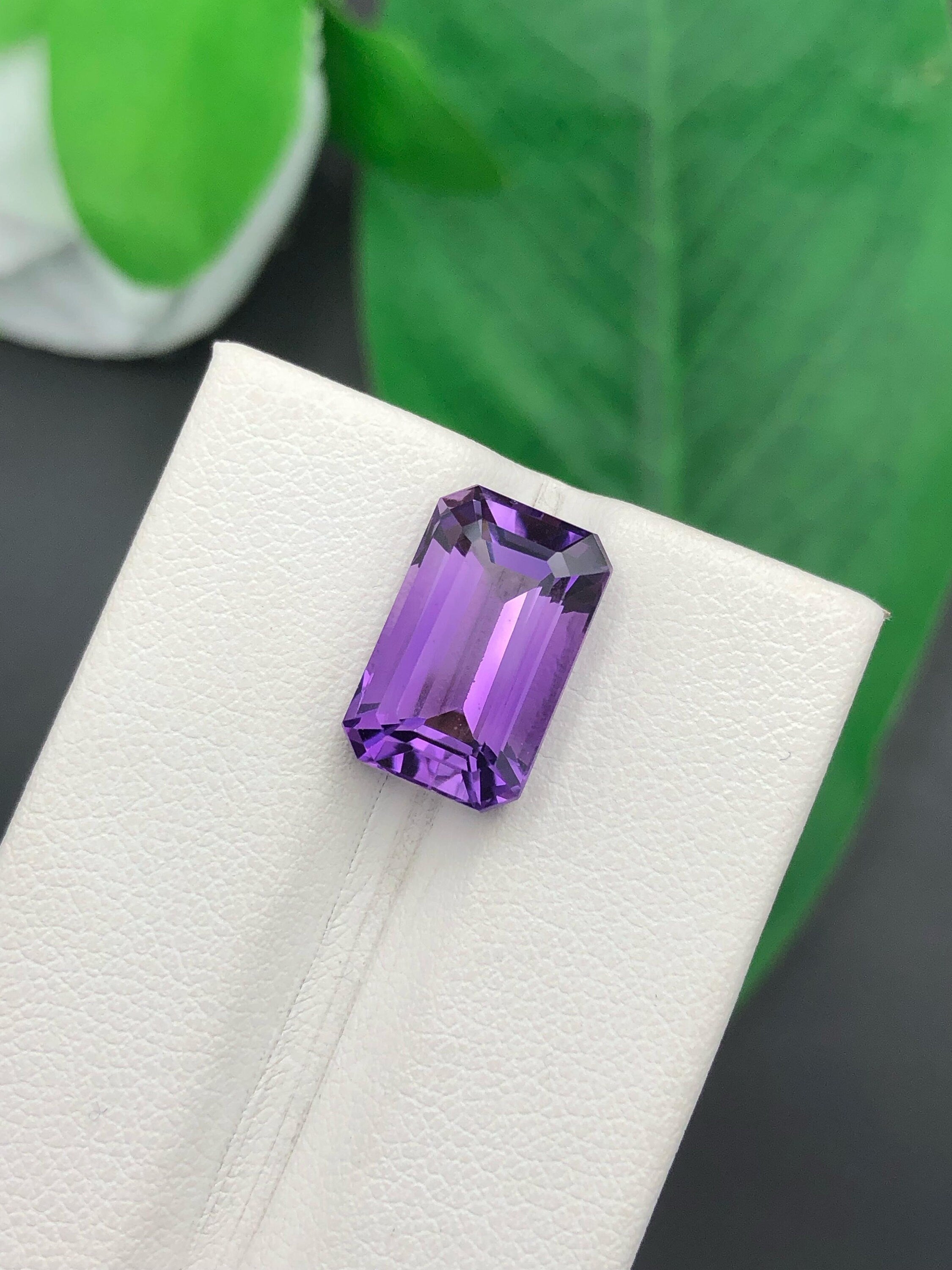 Lavender Purple Amethyst Gemstone - 5.55 Carats, Flawless Clarity Secondary image