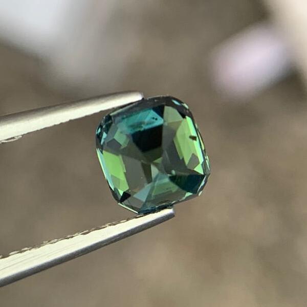 Elegant Natural Blue Green Sapphire 1.47 Carats Loose Gemstone Sri Lanka Sapphire For Jewelry Size