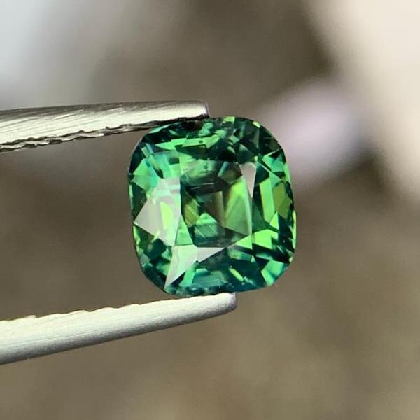 Elegant Natural Blue Green Sapphire 1.47 Carats Loose Gemstone Sri Lanka Sapphire For Jewelry Size