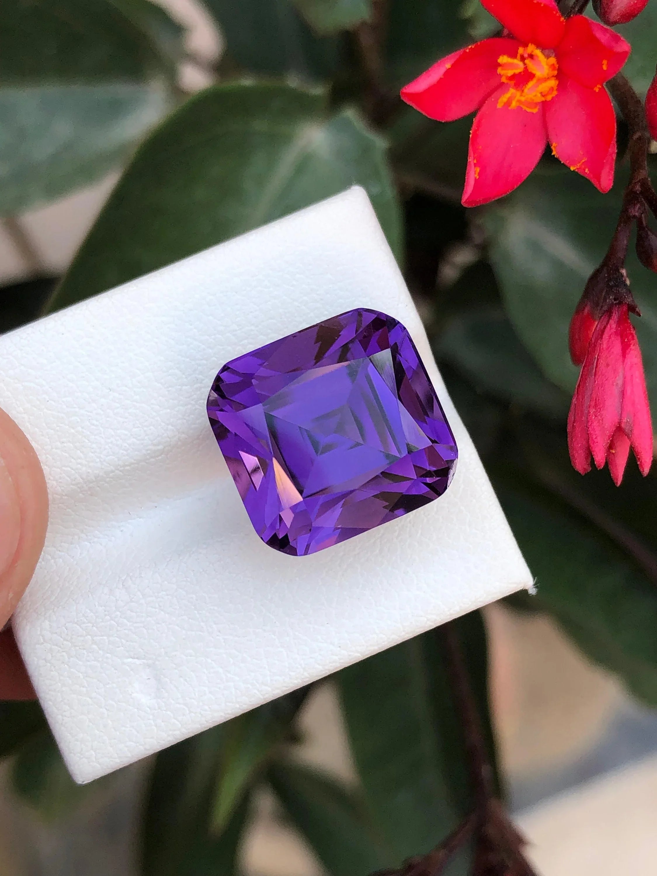 Natural 15.70 Carat Bluish Purple Amethyst Gemstone – Fancy Cut Secondary image