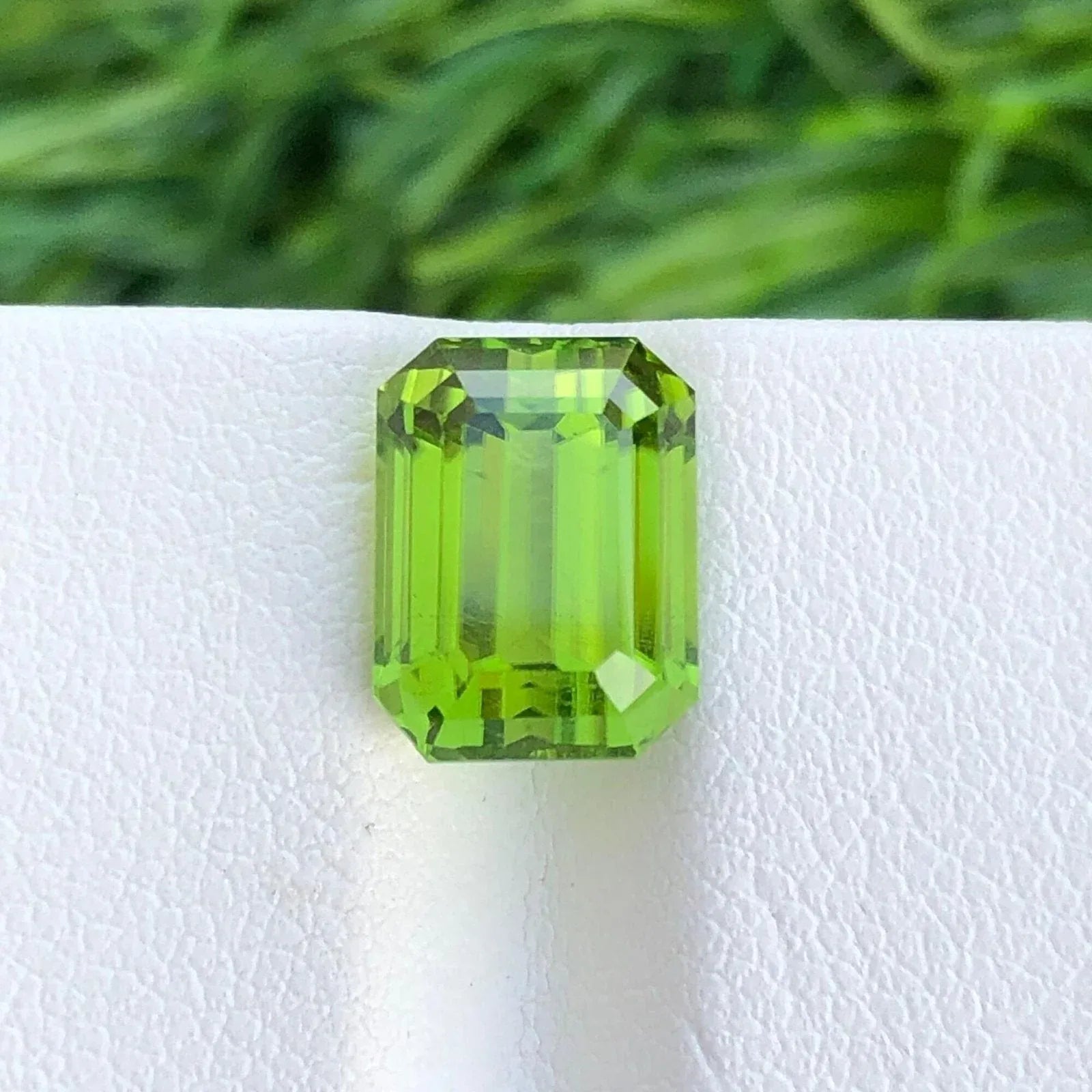 Elegant Natural Grass Green Peridot Gem 4.50 Carats - Splendor Gems