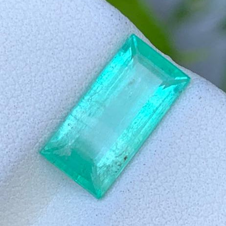 Zambian Natural Bluish Emerald Gemstone, 2.89 Carats, Emerald Ring Main image