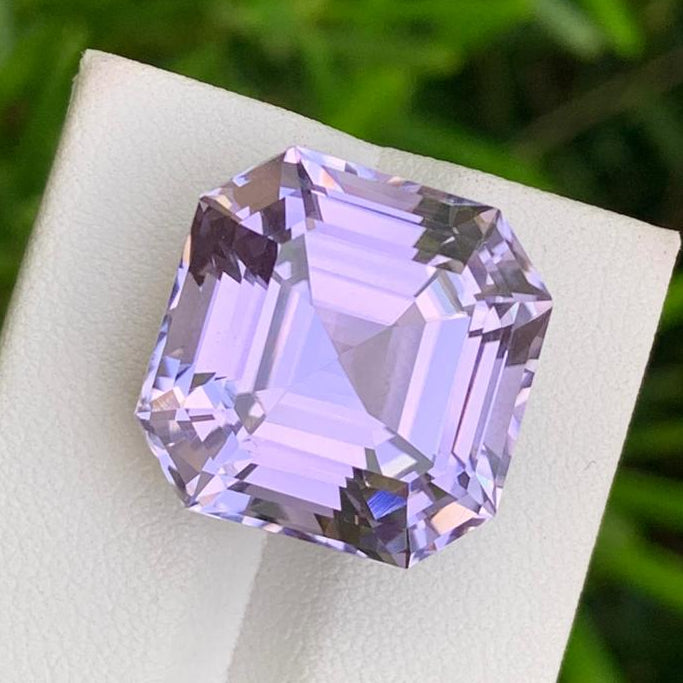 Stunning Natural Kunzite Gemstone Weight 32.45 Carats Natural Purple Kunzite