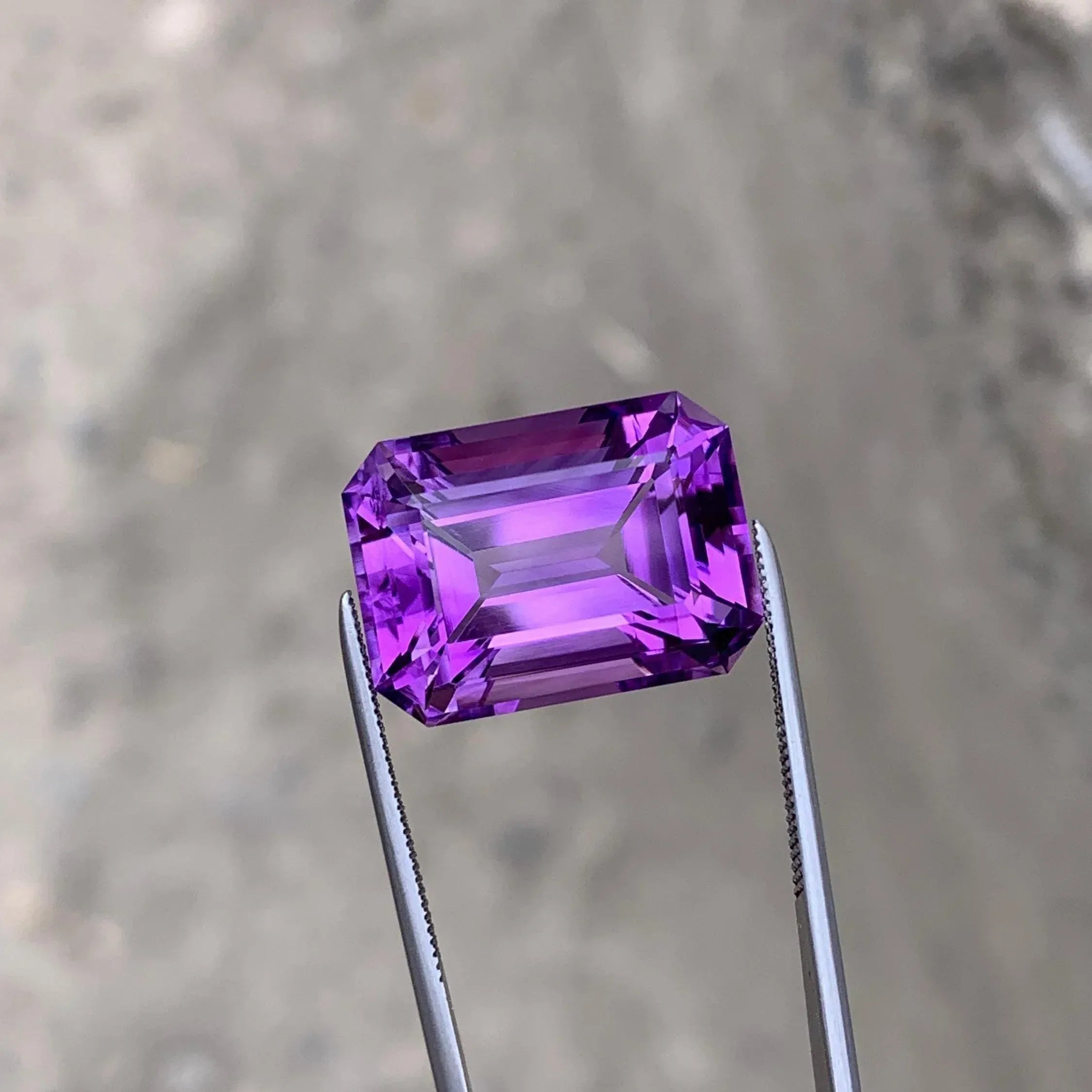 Natural 19.70 Carat Purple Amethyst Gemstone – Emerald Cut Main image