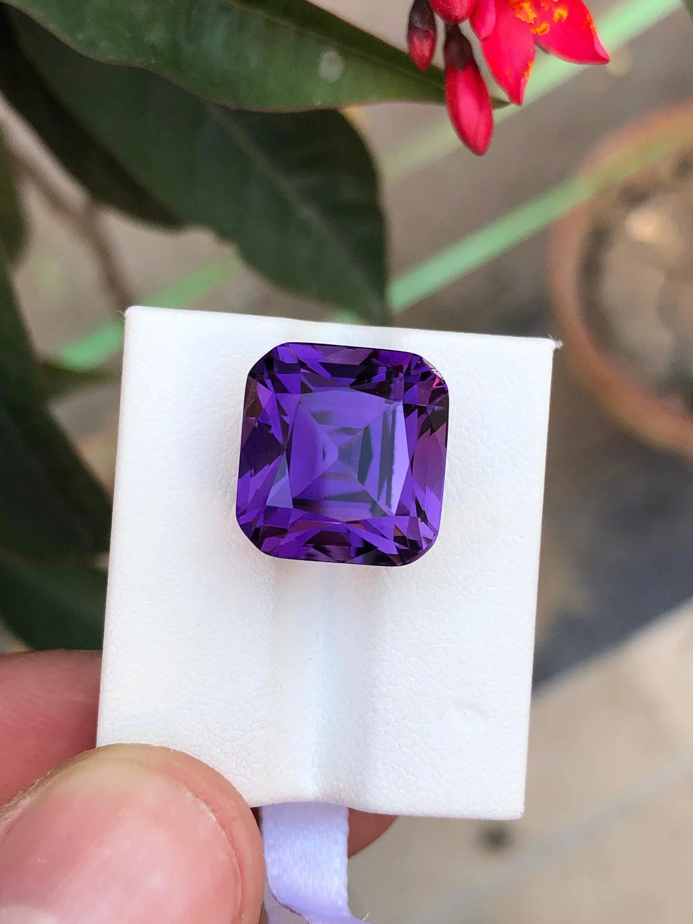 Natural amethyst gemstone 15.70 carats bluish purple Main image