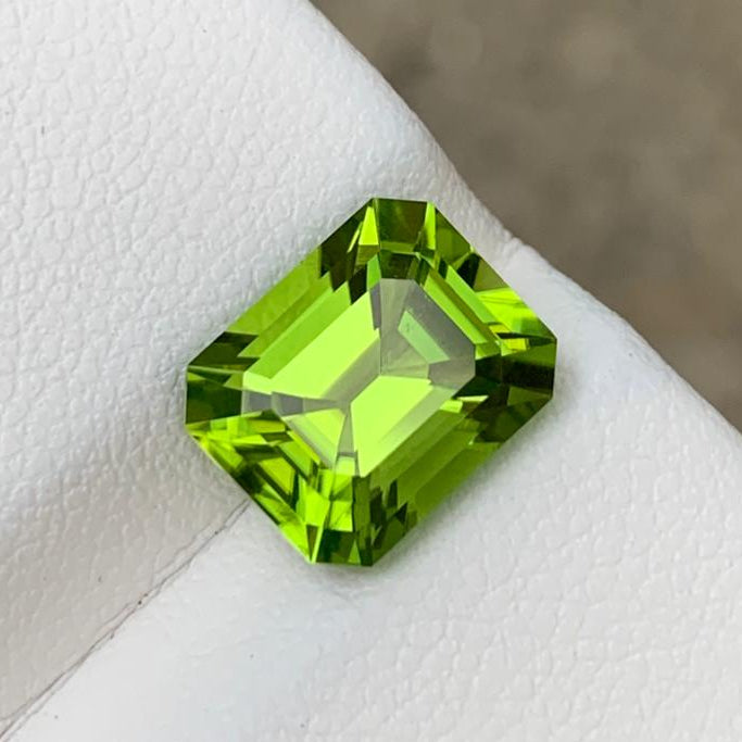 Natural Pakistani Peridot 4.36 Ct Eye Clean Green Gemstone Oval Loose Gem Untreated August Birthstone for Ring Pendant Jewelry Main image