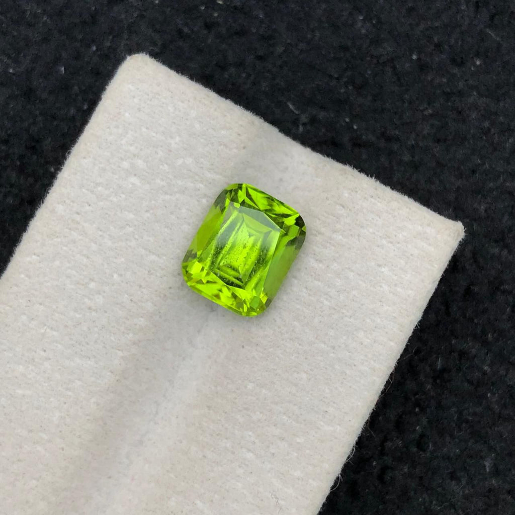 4.0 Carats Fresh Green Natural Peridot From Pakistan August Birthstone