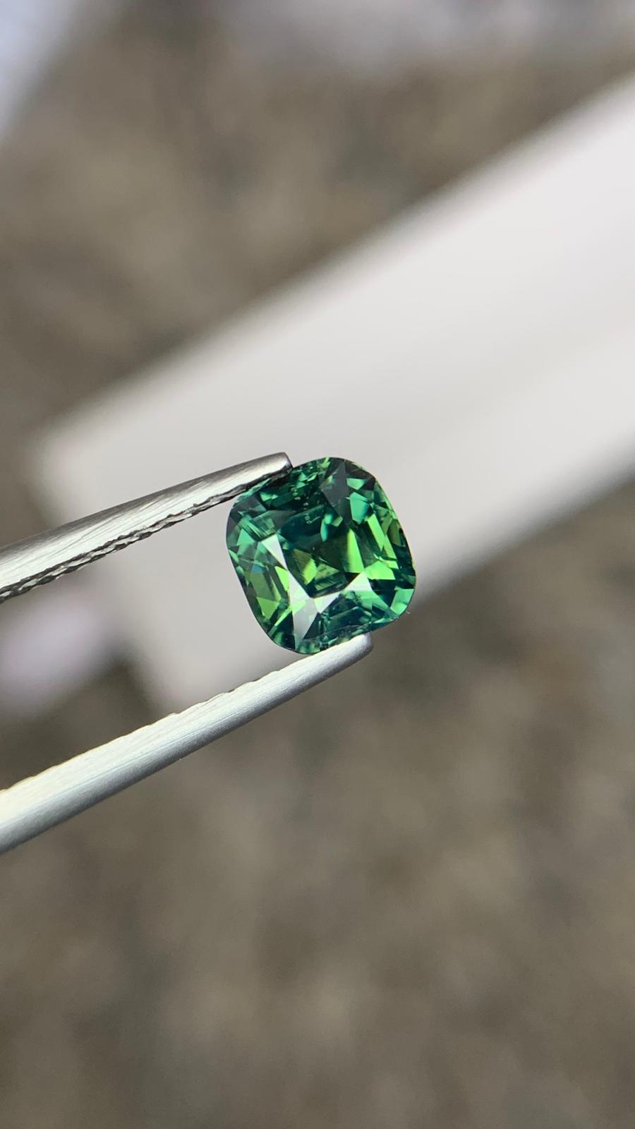 Elegant Natural Blue Green Sapphire 1.47 Carats Loose Gemstone Sri Lanka Sapphire For Jewelry Size