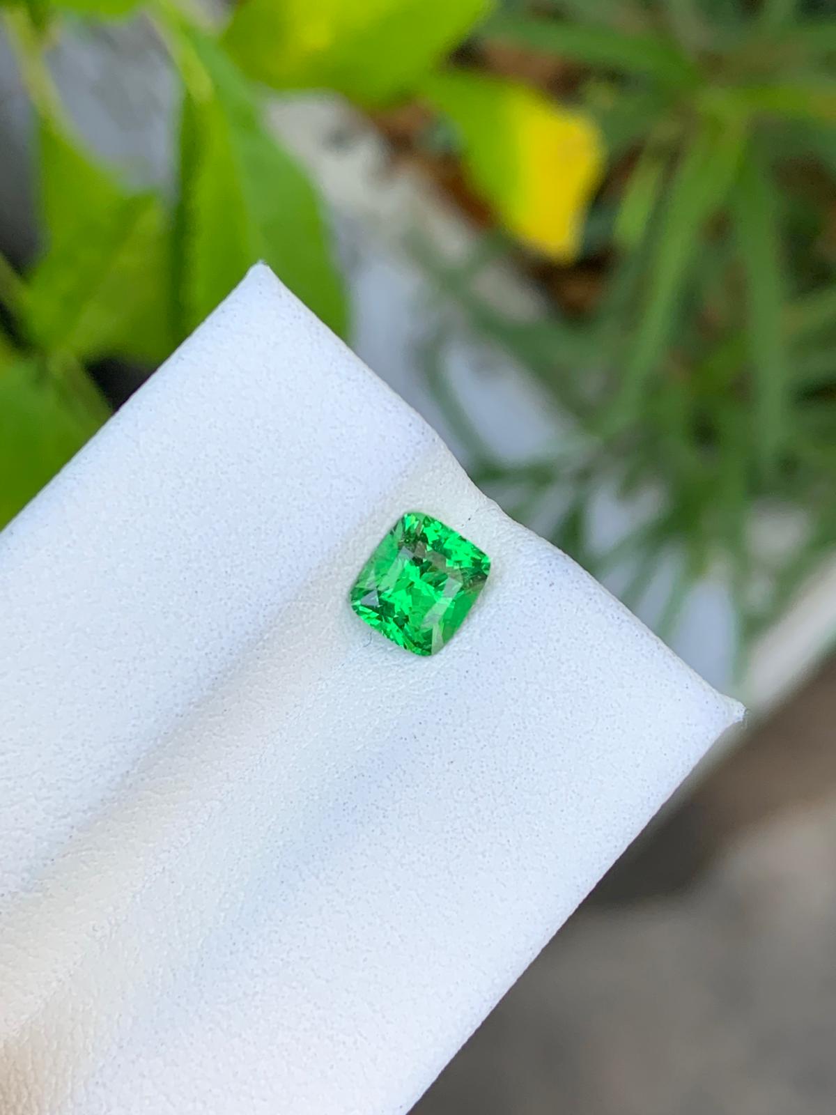Natural Tanzanian Tsavorite Green Garnet – 2.30 Ct Eye-Clean Gem | Untreated Fine Garnet