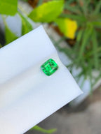 Natural Tanzanian Tsavorite Green Garnet – 2.30 Ct Eye-Clean Gem | Untreated Fine Garnet