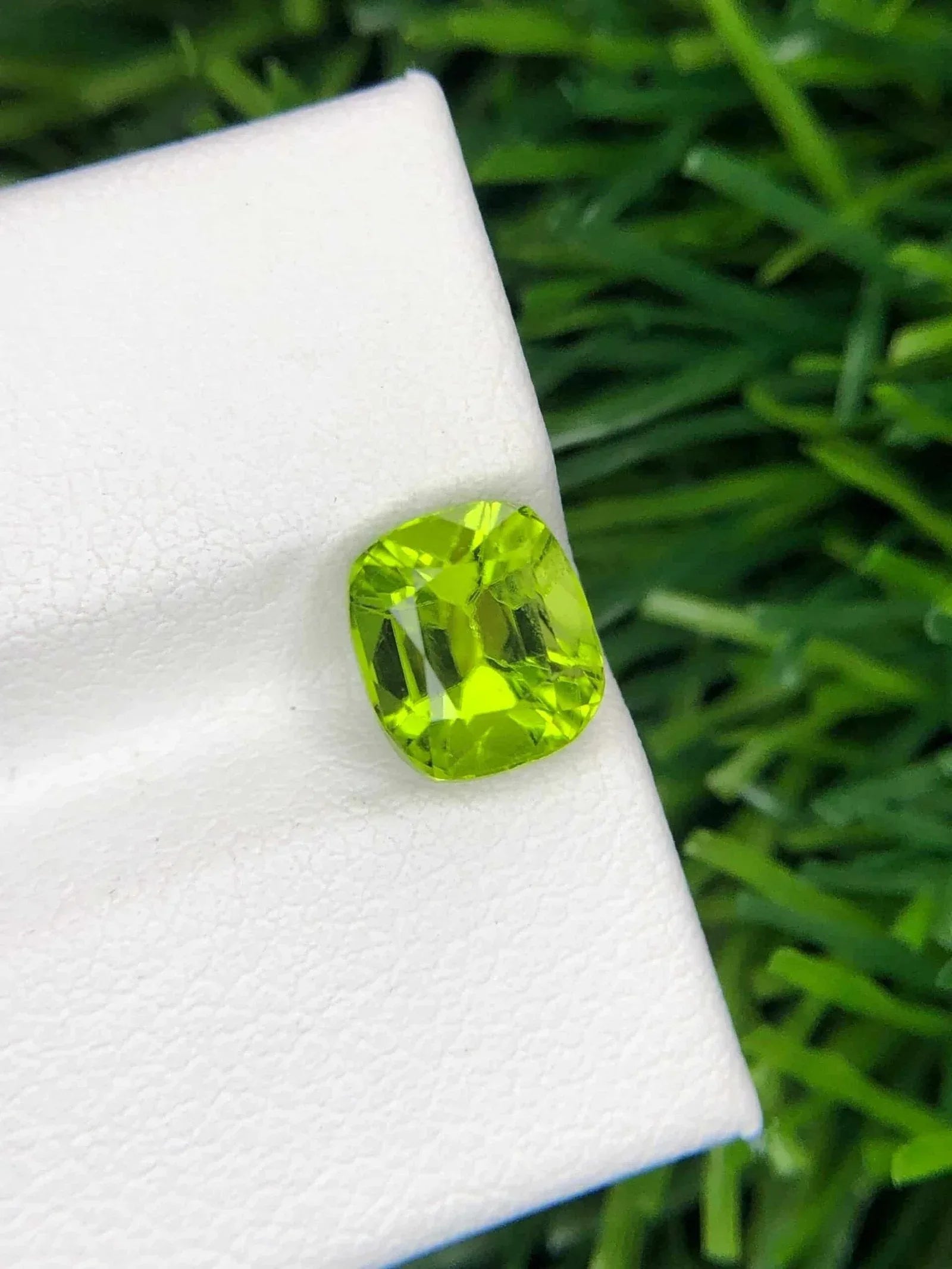 Fantastic Natural Green Peridot Gemstone, 2.00 CTS Secondary image