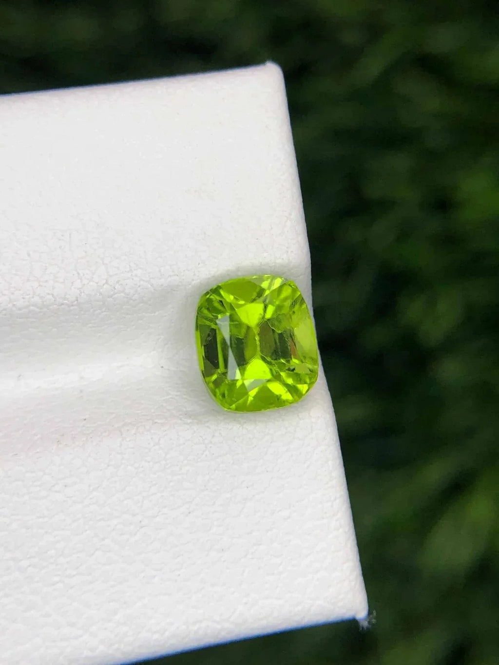 Fantastic Natural Green Peridot Gemstone, 2.00 CTS - Splendor Gems