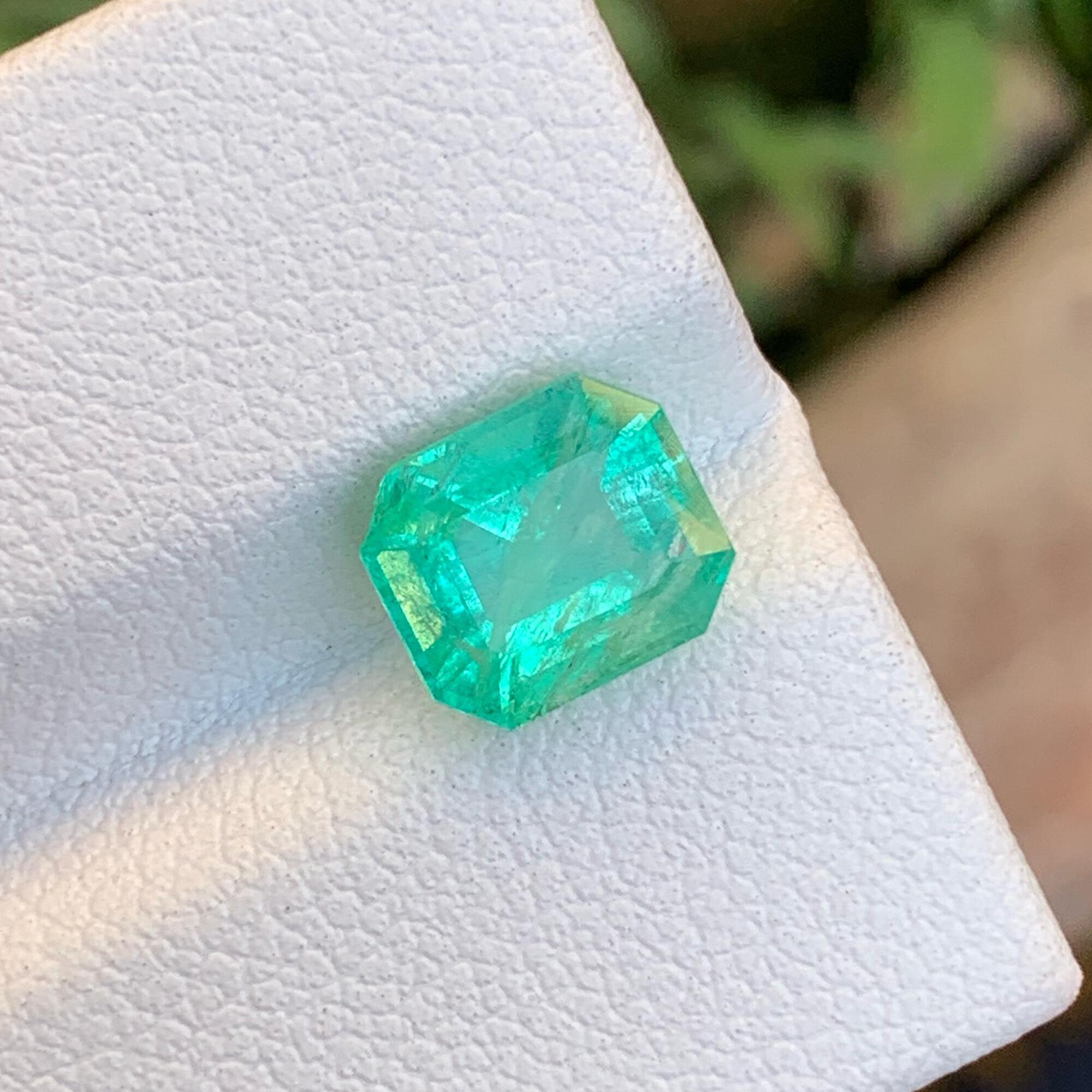 Vivid Bright Green Emerald Stone, 1.90 CTS Secondary image
