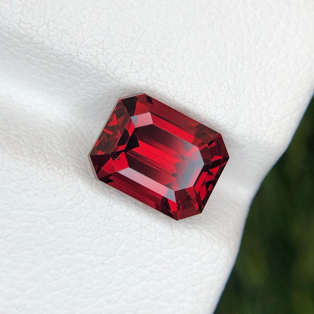 Red Garnet Gemstone For Ring, 3.05 carats