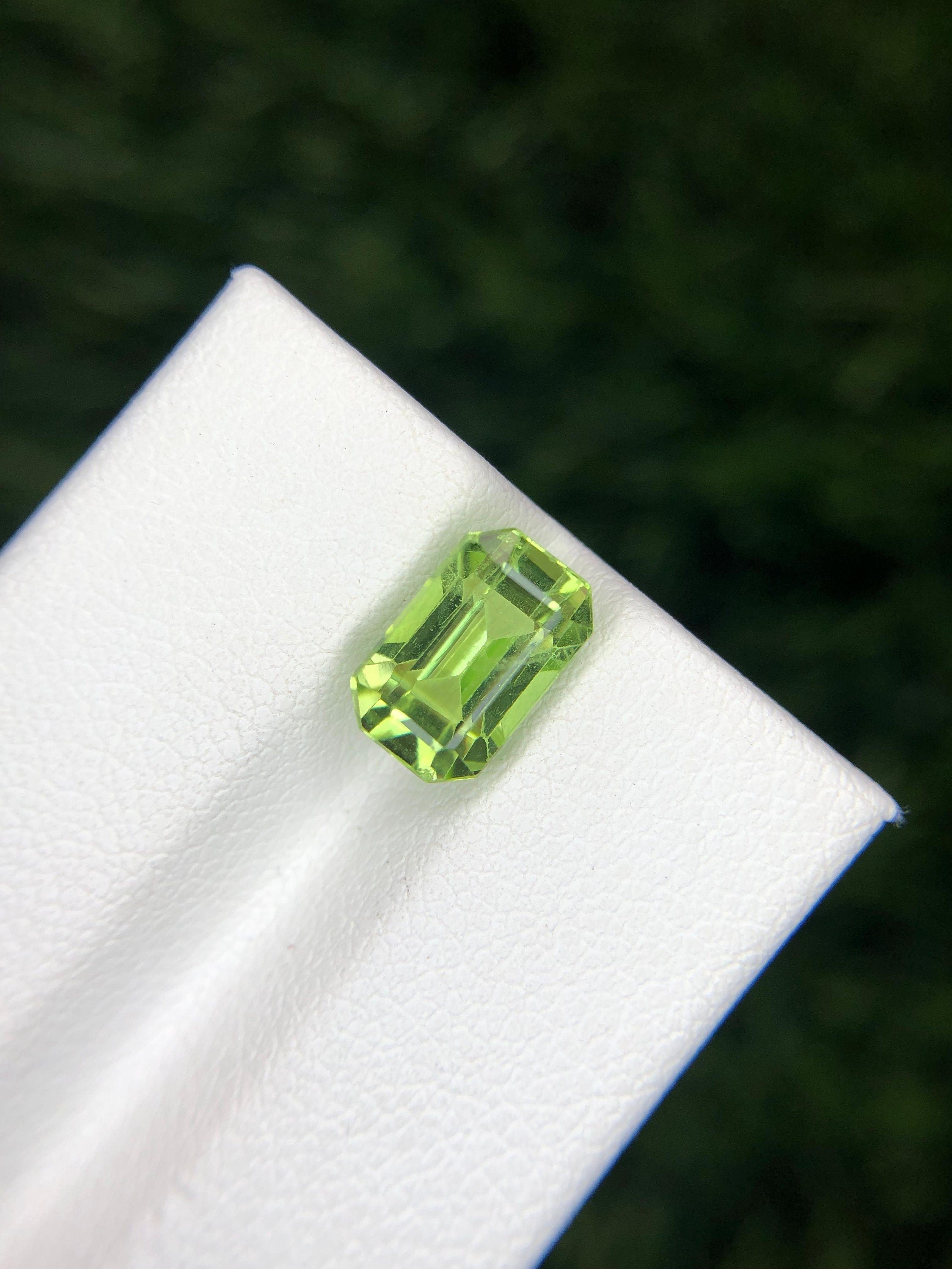 Natural Yellow-Green Peridot Gemstone: 2.50 Carat, SI Clarity
