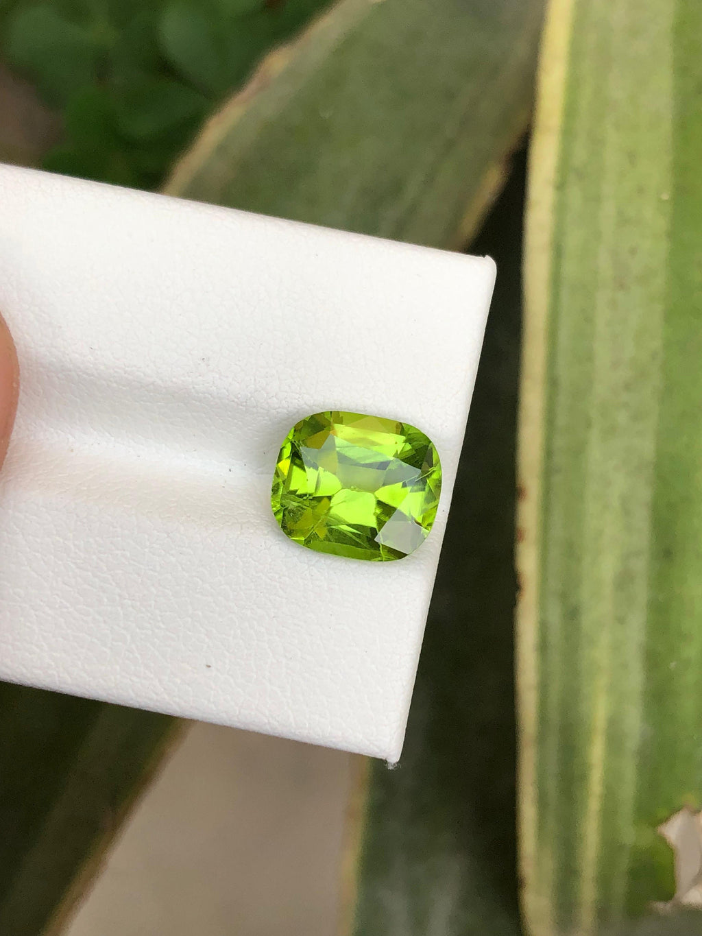 Lime Green Faceted Peridot Gemstone: 3.10 Carat, Kohisan Origin