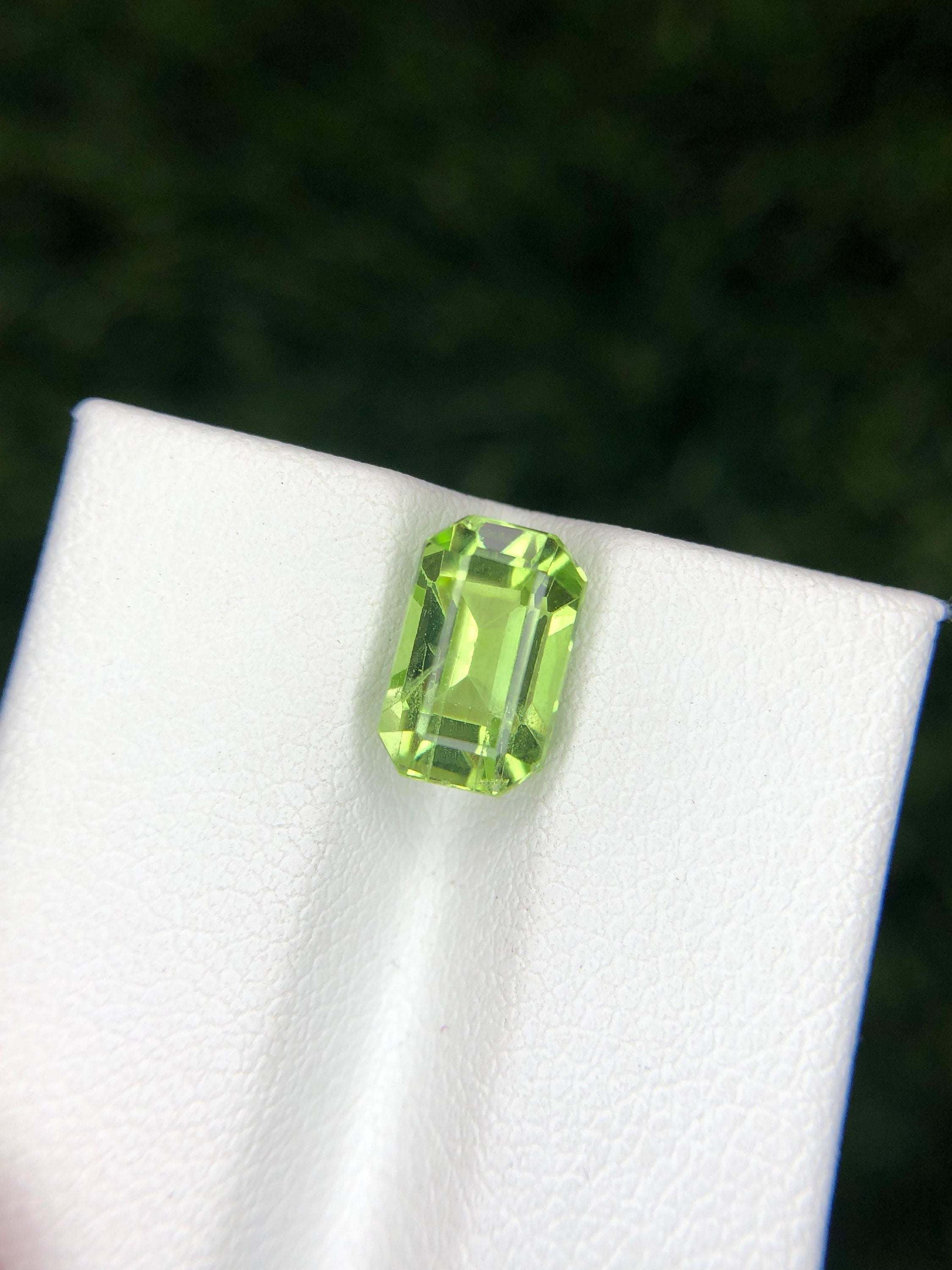 Natural Yellow-Green Peridot Gemstone: 2.50 Carat, SI Clarity