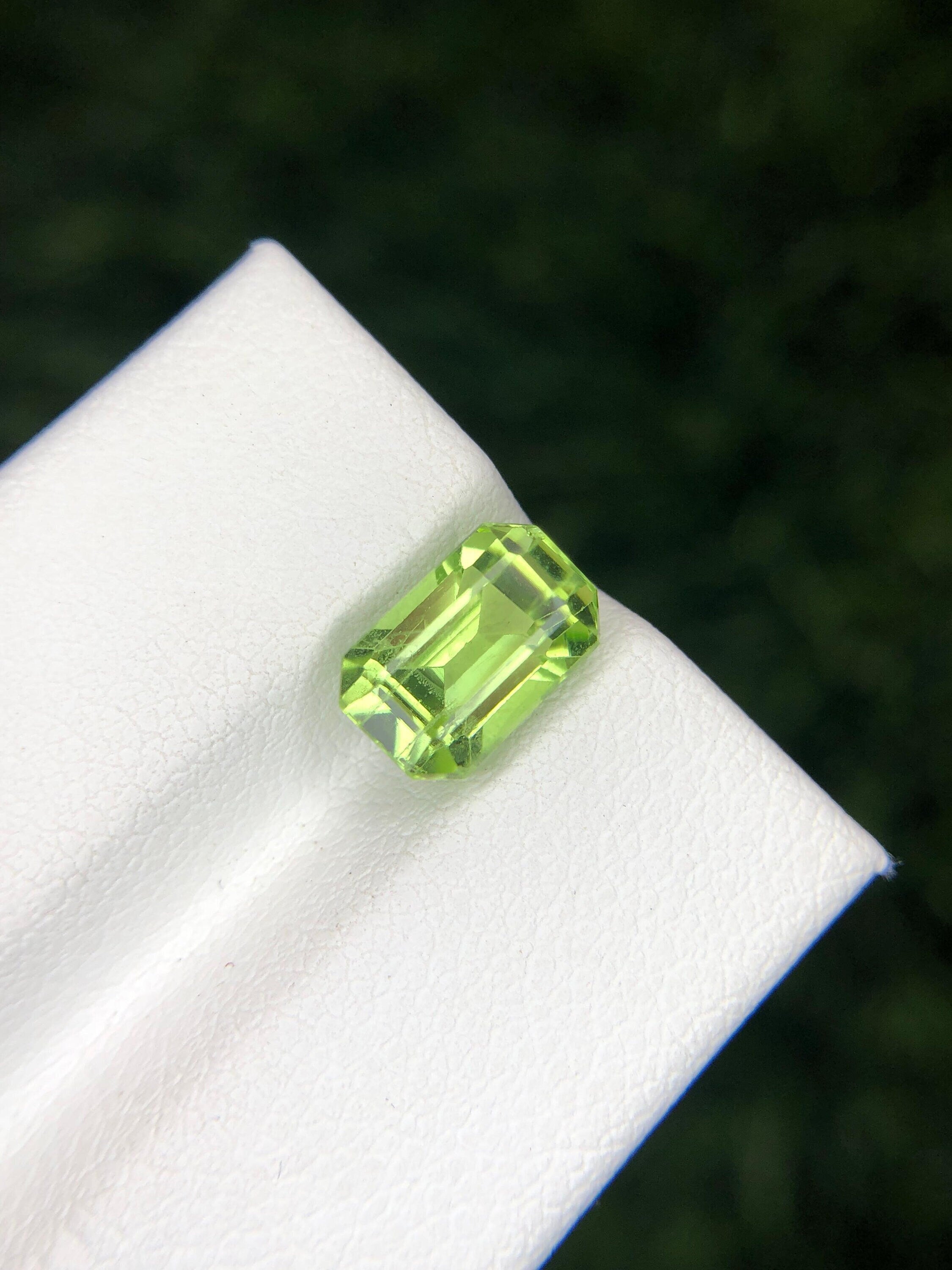 Natural Yellow-Green Peridot Gemstone: 2.50 Carat, SI Clarity