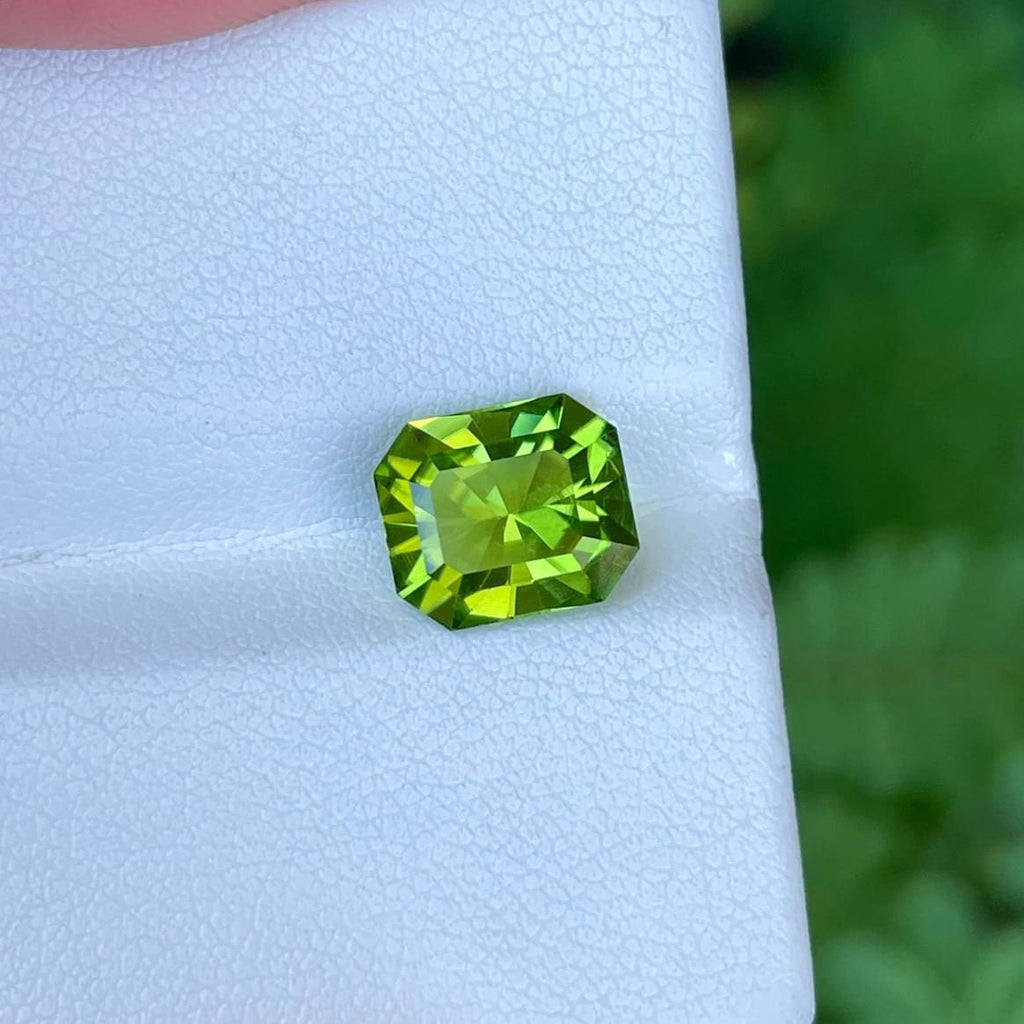 Pakistani Peridot Gemstone: 3.35 Carat Octagonal Radiant Cut