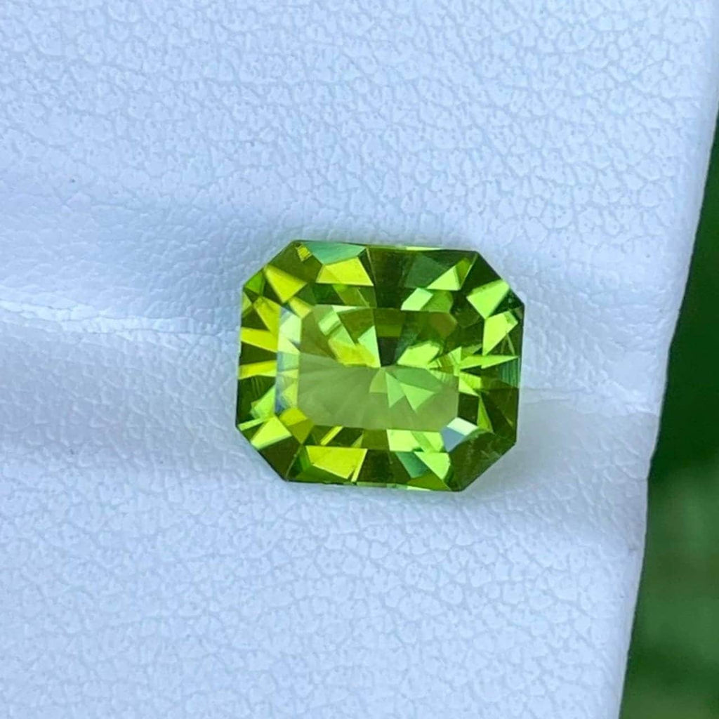 Pakistani Peridot Gemstone: 3.35 Carat Octagonal Radiant Cut