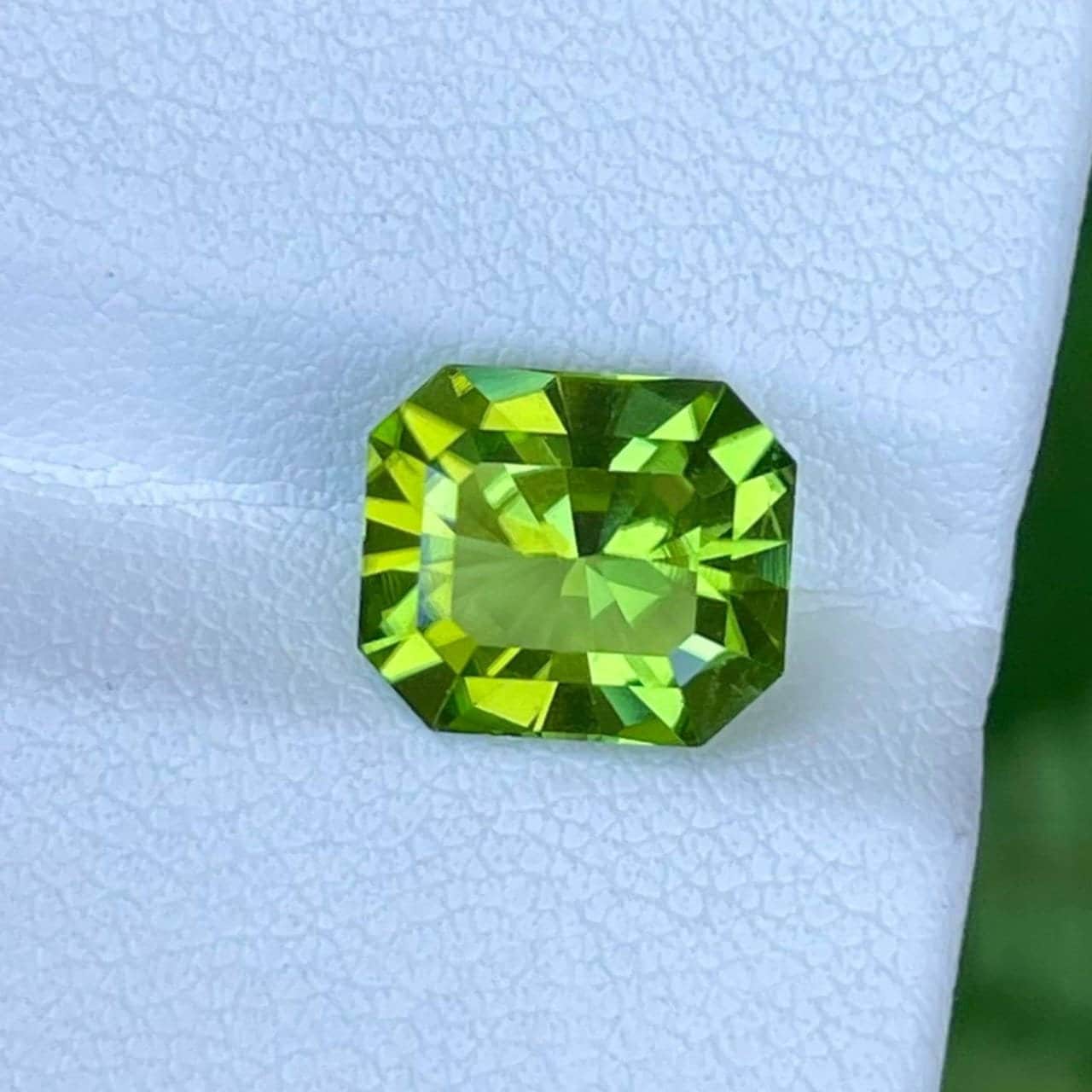 Pakistani Peridot Gemstone: 3.35 Carat Octagonal Radiant Cut