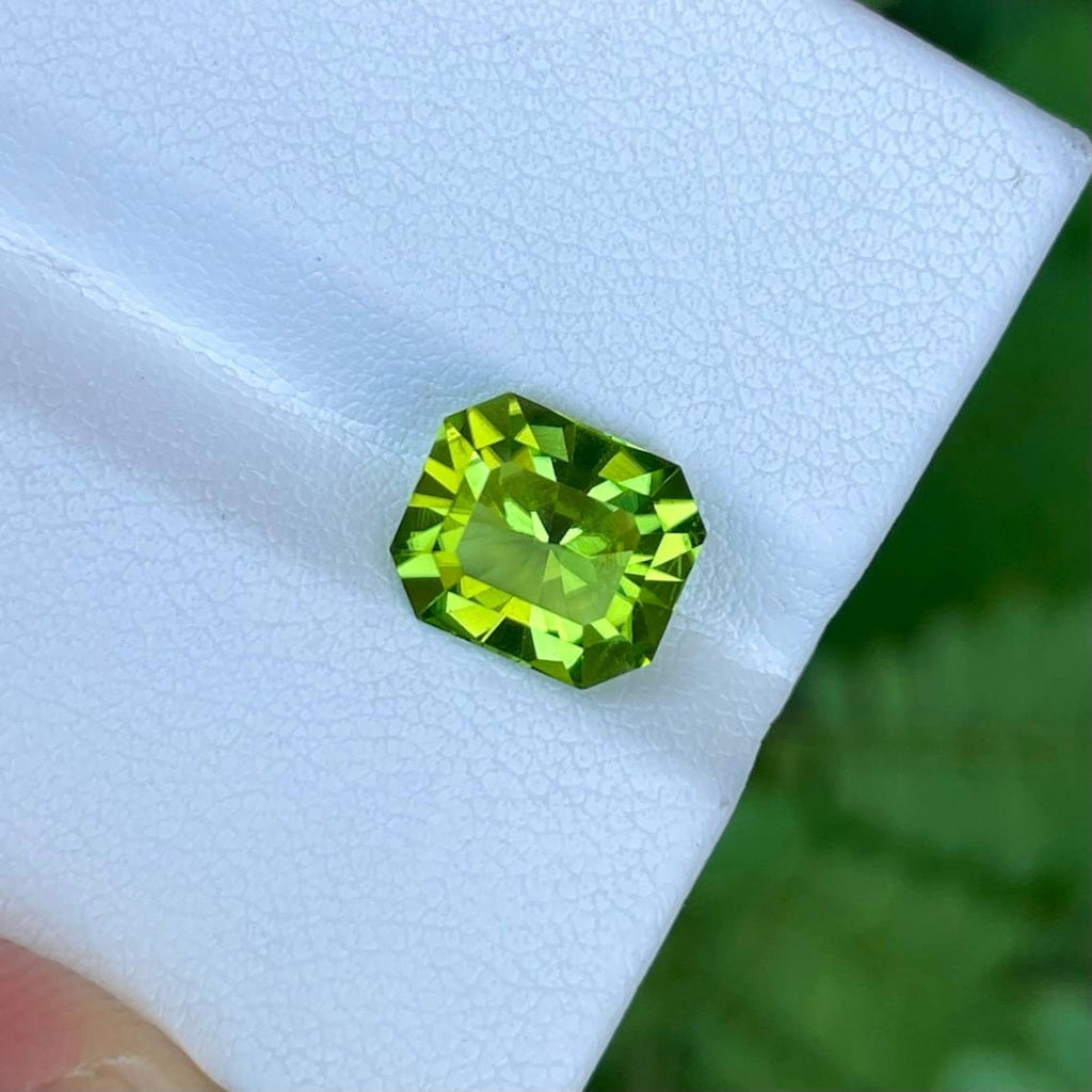 Pakistani Peridot Gemstone: 3.35 Carat Octagonal Radiant Cut
