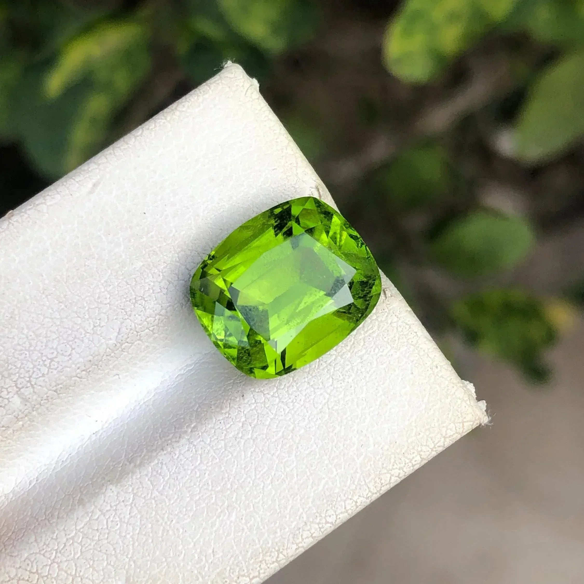 7.30 CTS Dark Lime Green Cushion Cut Peridot Gemstone: Pakistan Origin - Splendor Gems