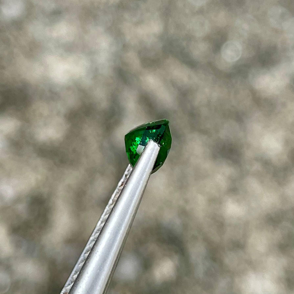 Vibrant Green Tsavorite Garnet, 1.48 ct, Oval Gemstone from Kenya