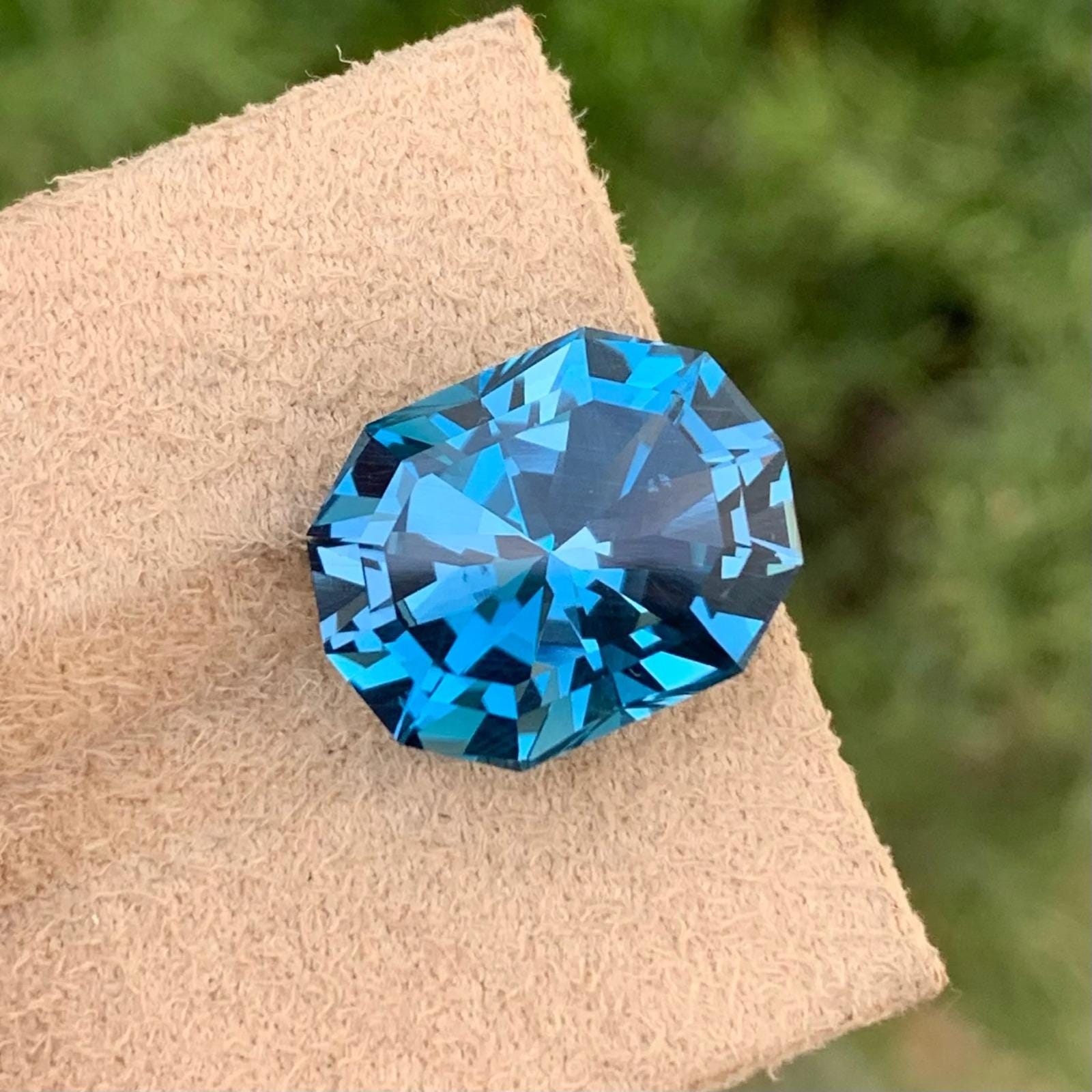 London Blue Topaz: 18.25 Carat Faceted Decagon Loose Gemstone