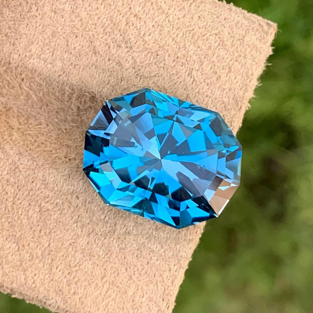 London Blue Topaz: 18.25 Carat Faceted Decagon Loose Gemstone