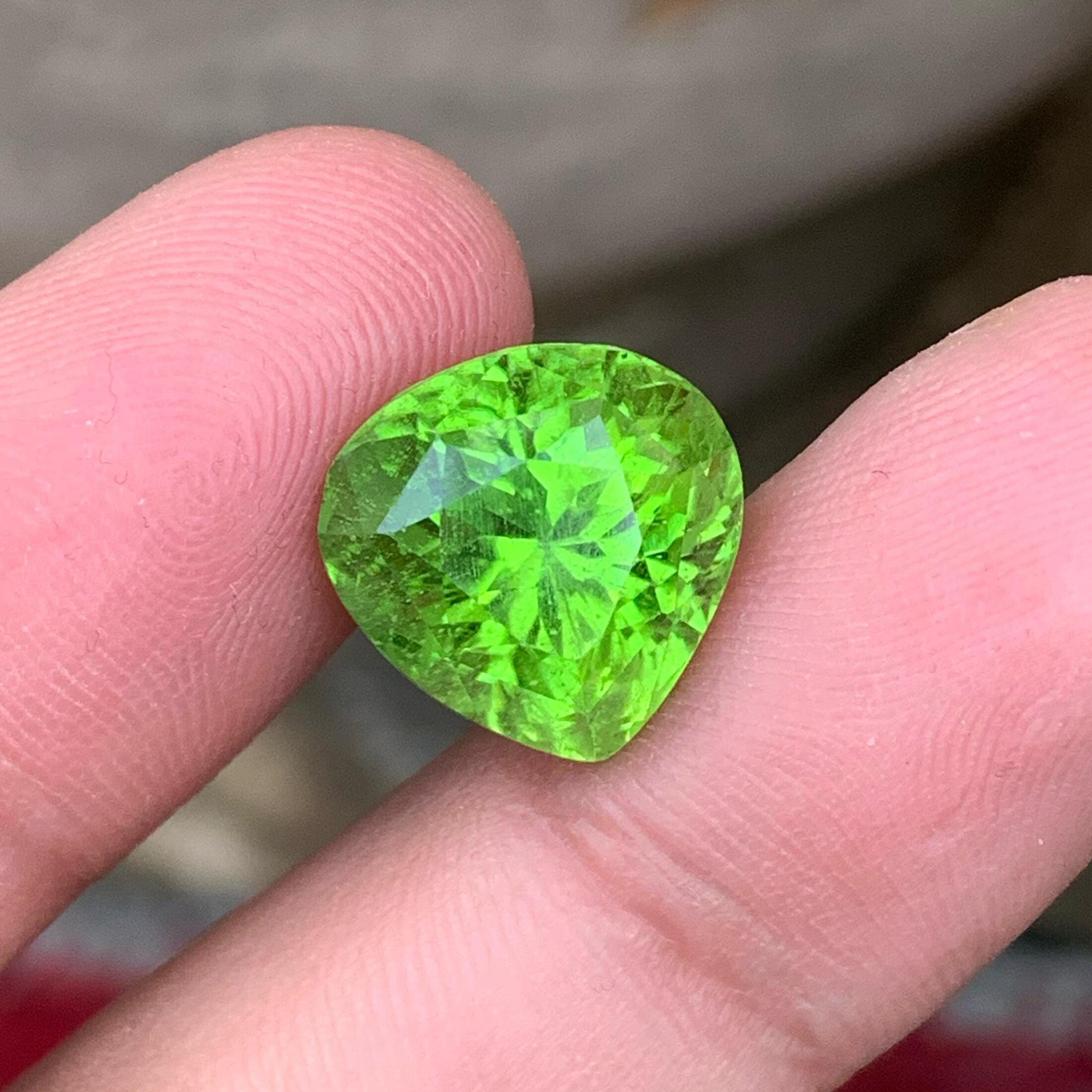 Pear Peridot Stone: 12.95 ct, August Birthstone, Pakistan Origin