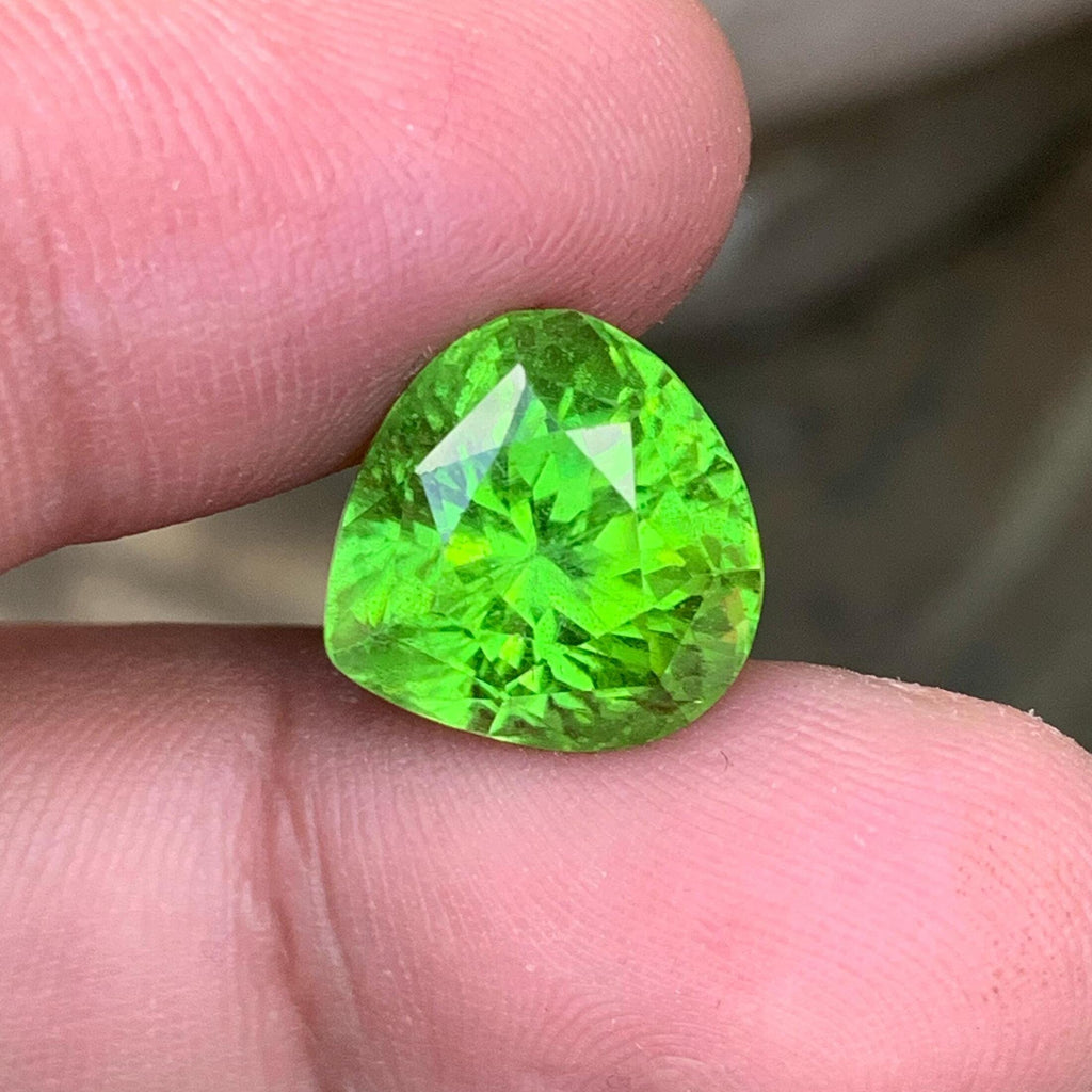 Pear Peridot Stone: 12.95 ct, August Birthstone, Pakistan Origin