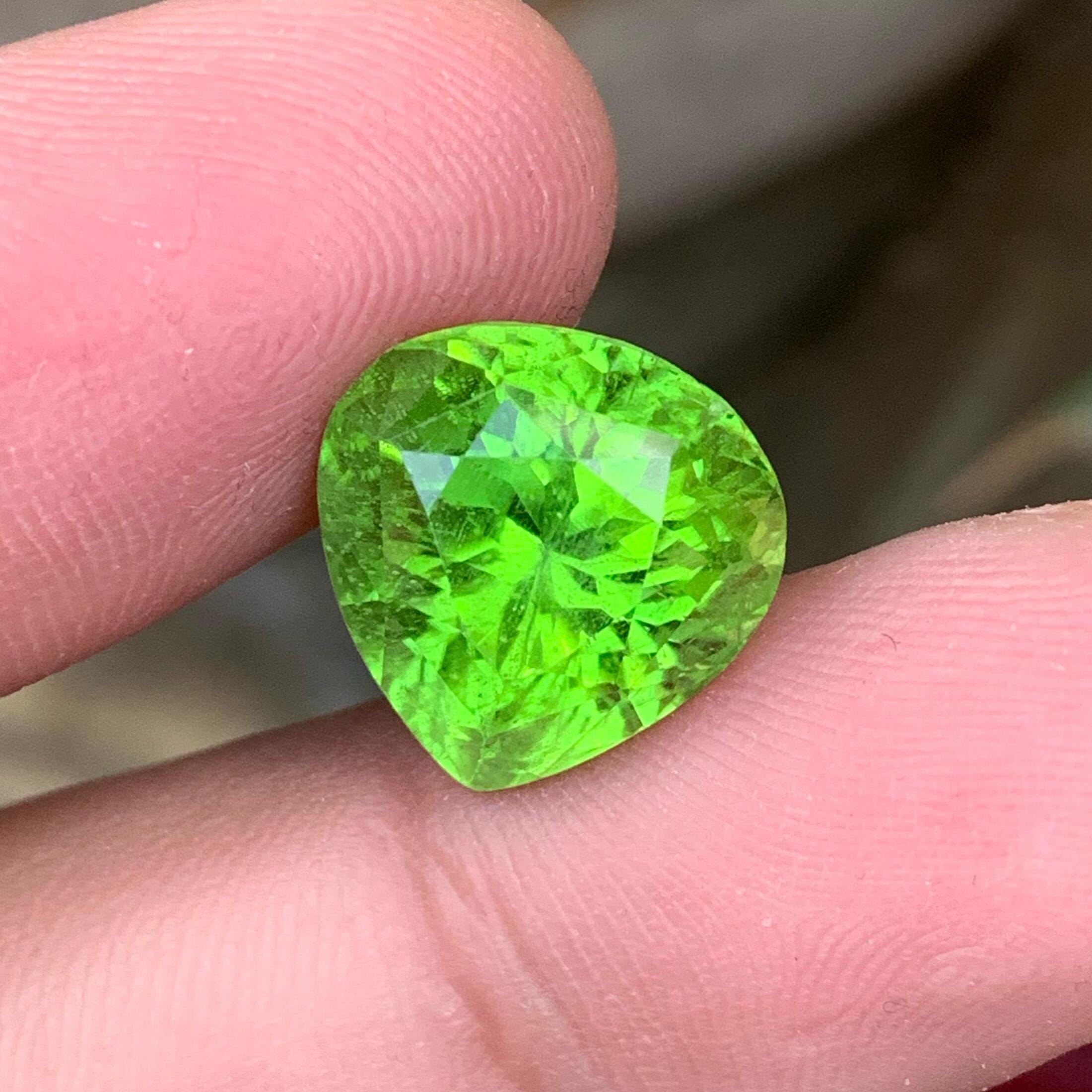 Pear Peridot Stone: 12.95 ct, August Birthstone, Pakistan Origin