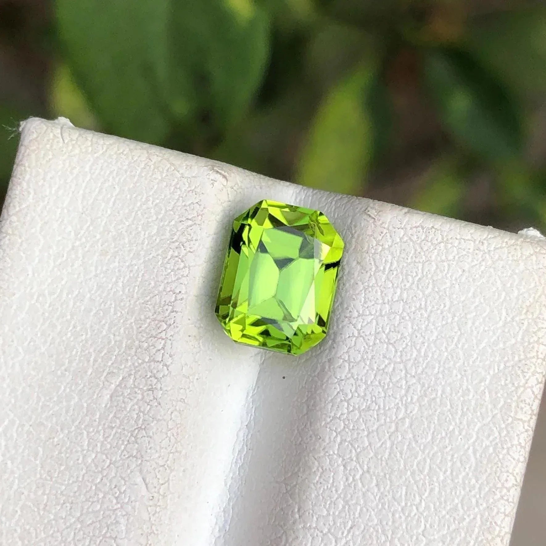 Apple Green Peridot Gemstone: 1.95 CTS Pakistani Loose Stone - Splendor Gems