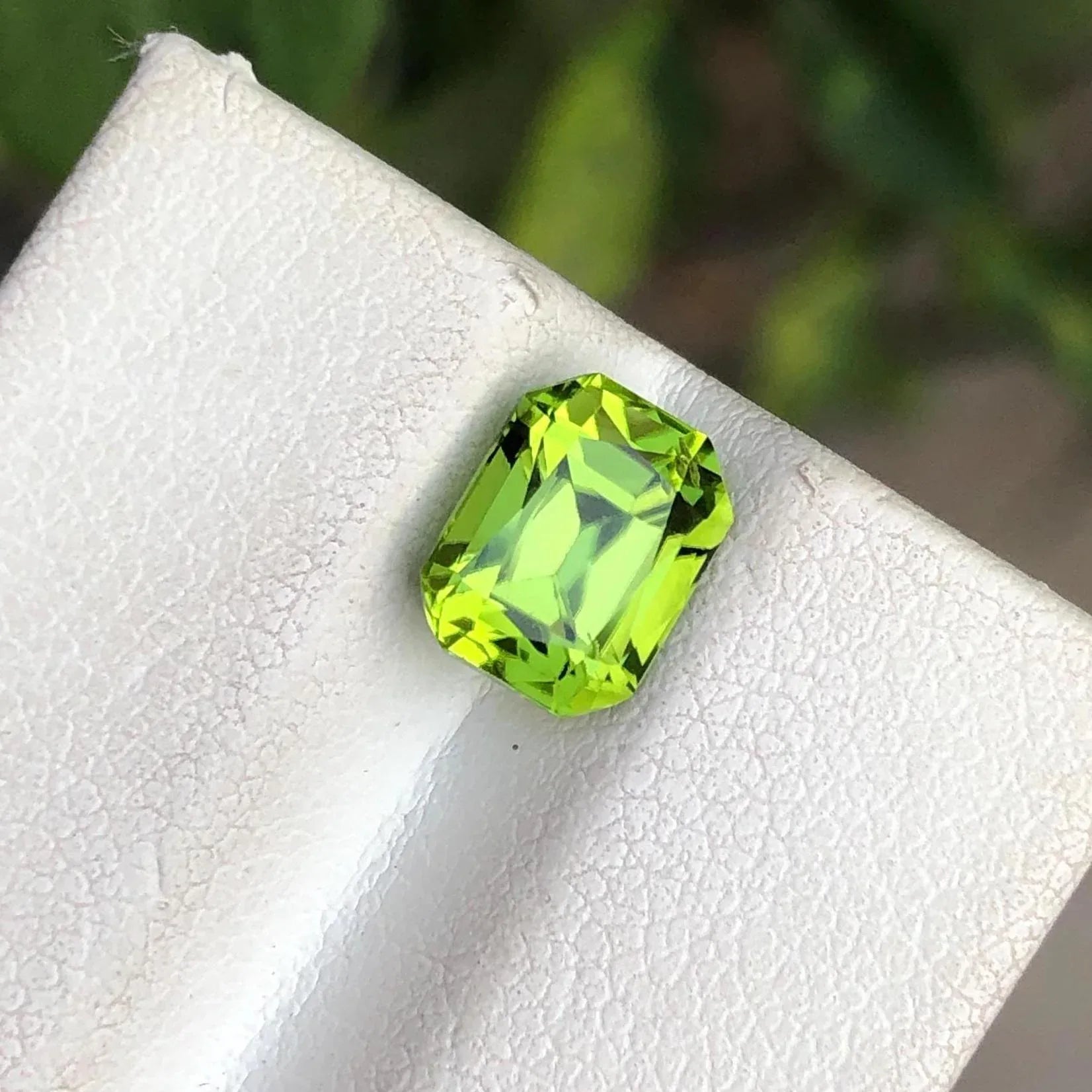 Apple Green Peridot Gemstone: 1.95 CTS Pakistani Loose Stone - Splendor Gems