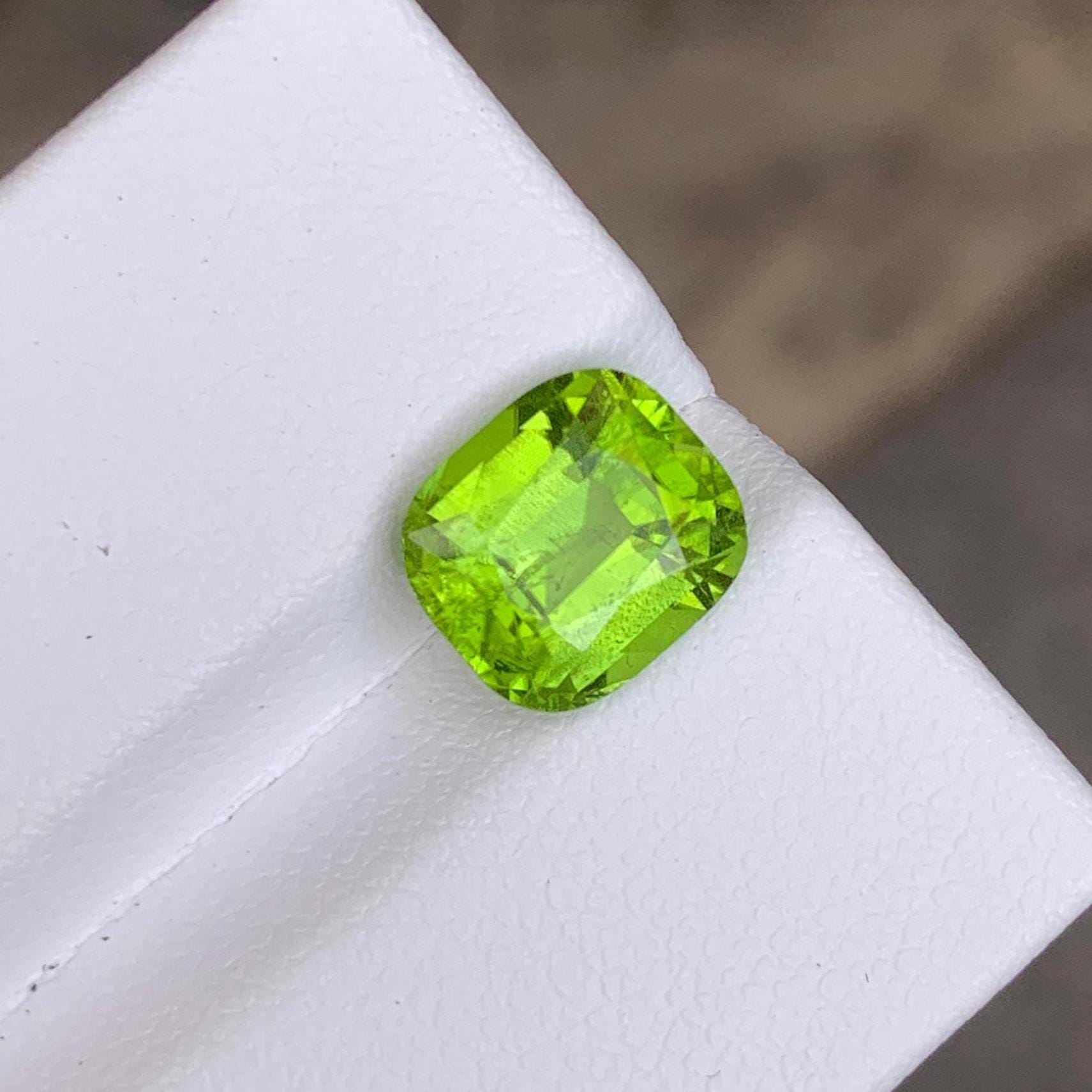 Lime Green Peridot: 1.50 Cts AAA Cushion Cut Gemstone Main image
