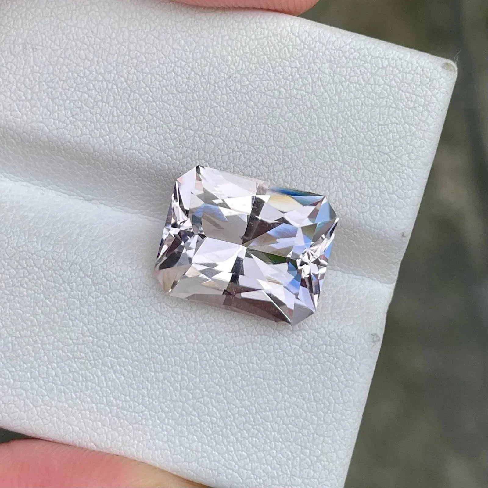 9.15 CTS Peach Pink Morganite Gemstone: Octagon Scissors Cut - Splendor Gems