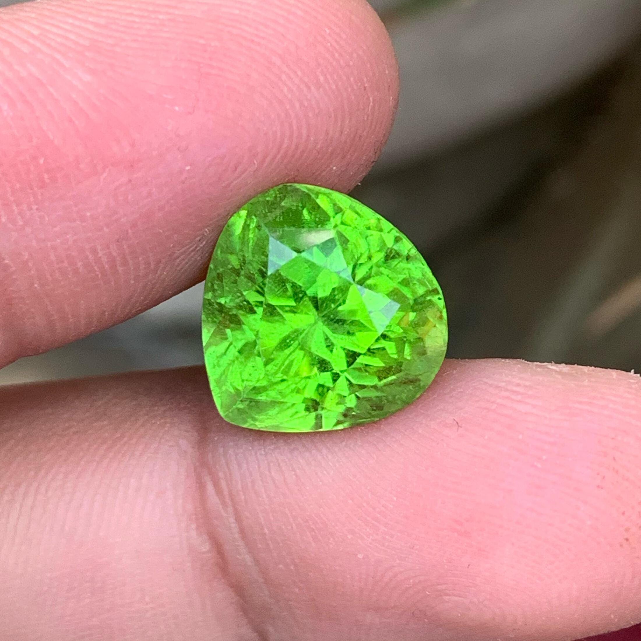 Pear Peridot Stone: 12.95 ct, August Birthstone, Pakistan Origin