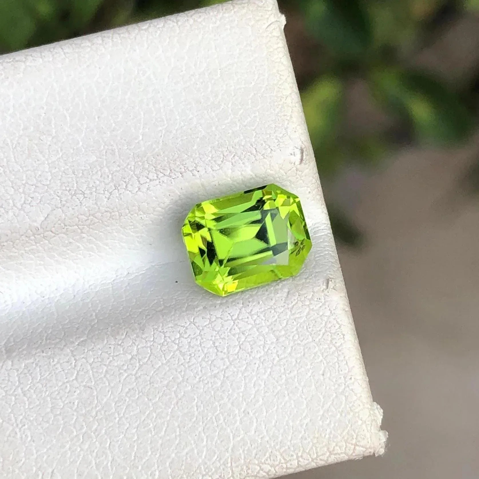 Apple Green Peridot Gemstone: 1.95 CTS Pakistani Loose Stone - Splendor Gems