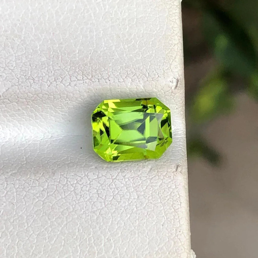 Apple Green Peridot Gemstone: 1.95 CTS Pakistani Loose Stone - Splendor Gems
