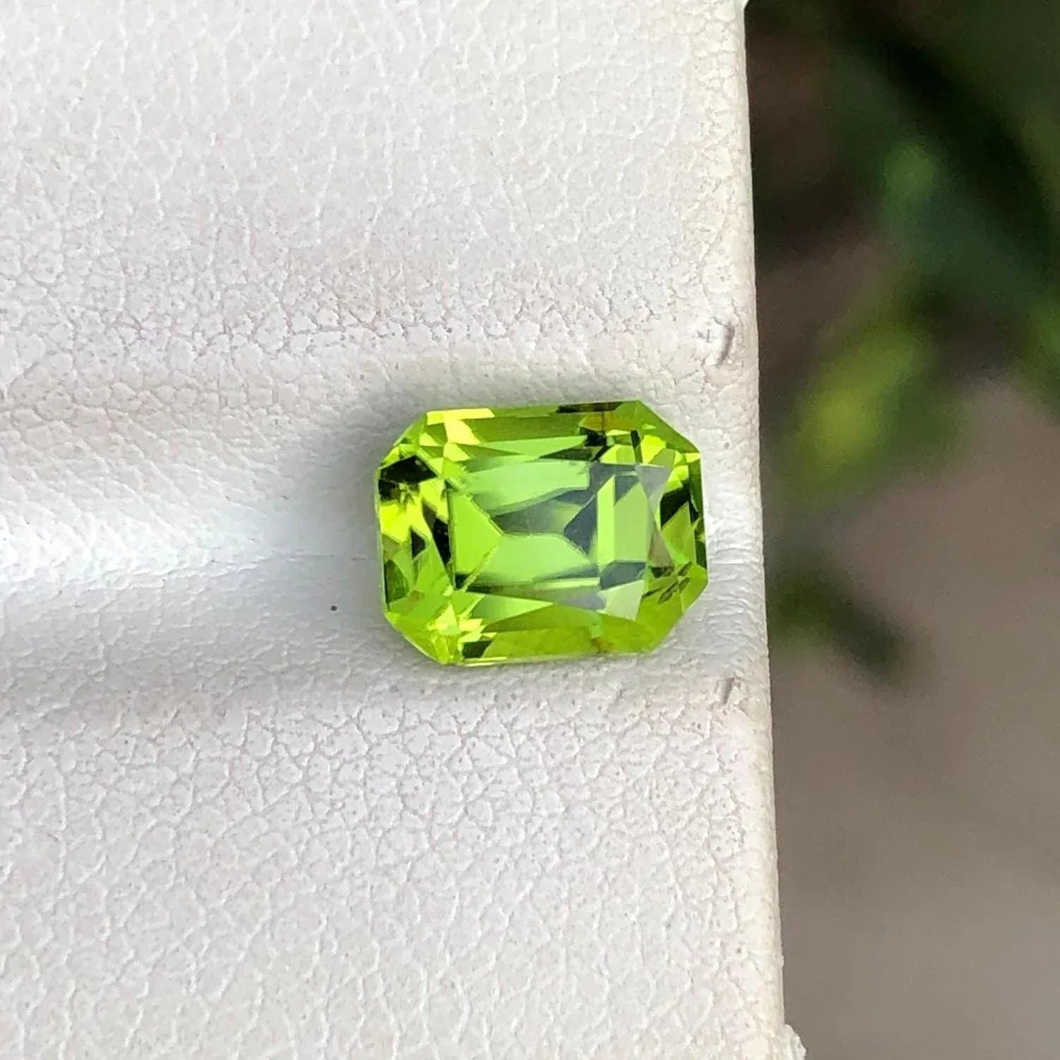 Apple Green Peridot Gemstone: 1.95 CTS Pakistani Loose Stone - Splendor Gems