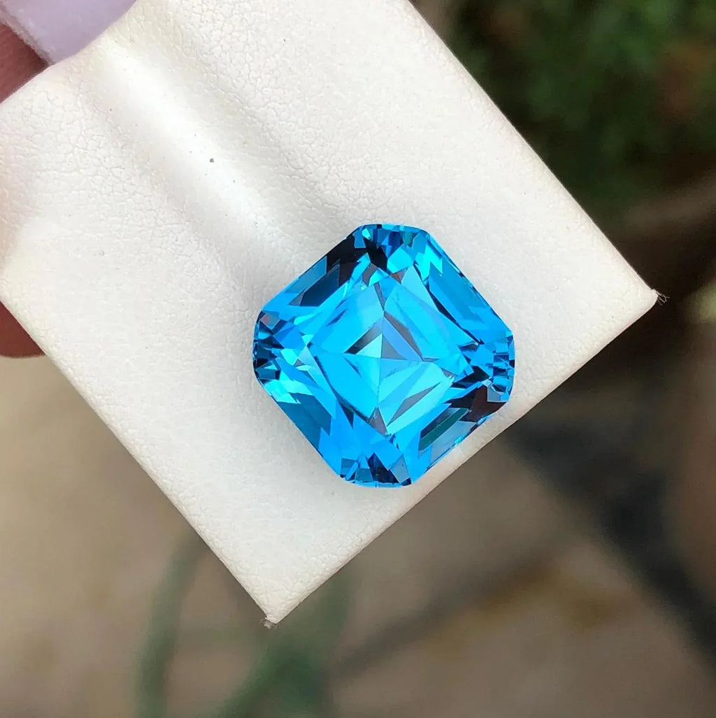 15.50 Carat Electric Blue Topaz Gemstone: Loupe Clean Brazilian Gem - Splendor Gems