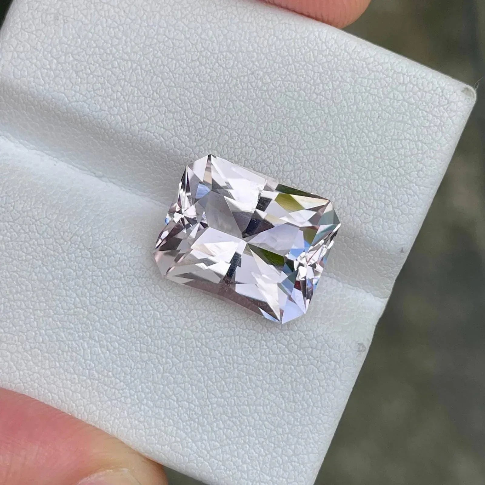 9.15 CTS Peach Pink Morganite Gemstone: Octagon Scissors Cut - Splendor Gems