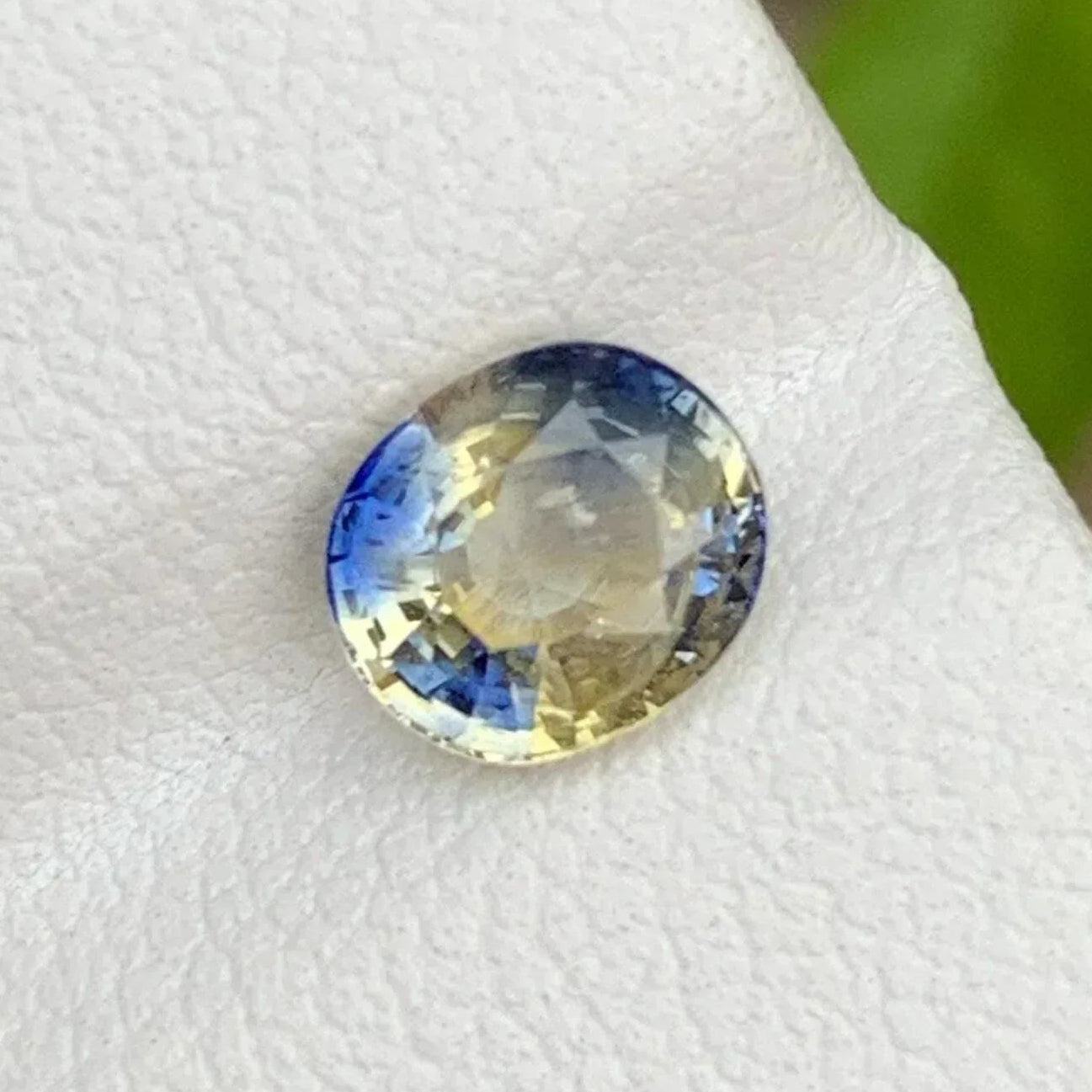 1.25 Carat Parti Sapphire: Round Faceted Loose Gemstone, Sri Lanka Origin - Splendor Gems Main image