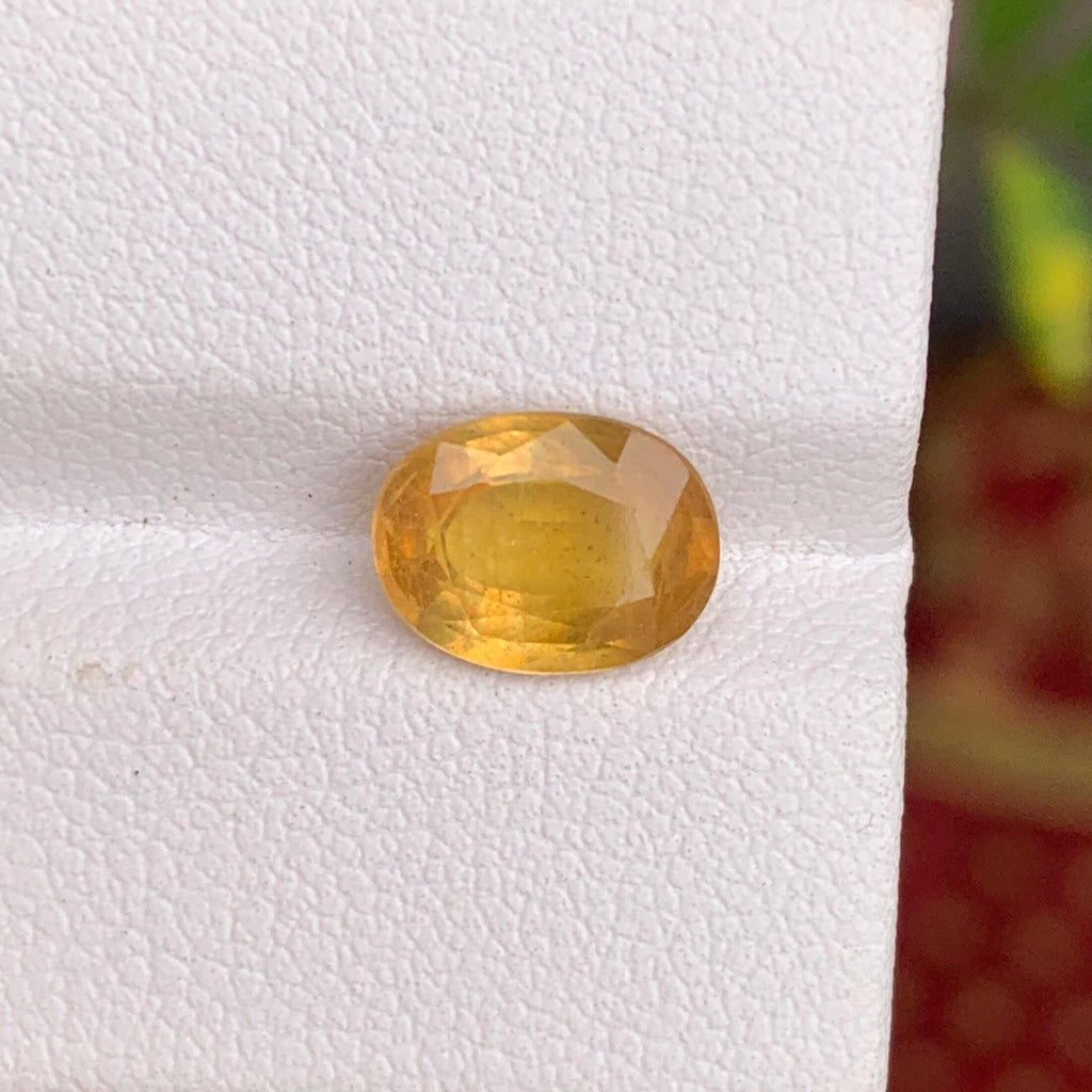 Yellow Sapphire: 2.75 ct Oval Faceted Gemstone, Sri Lanka