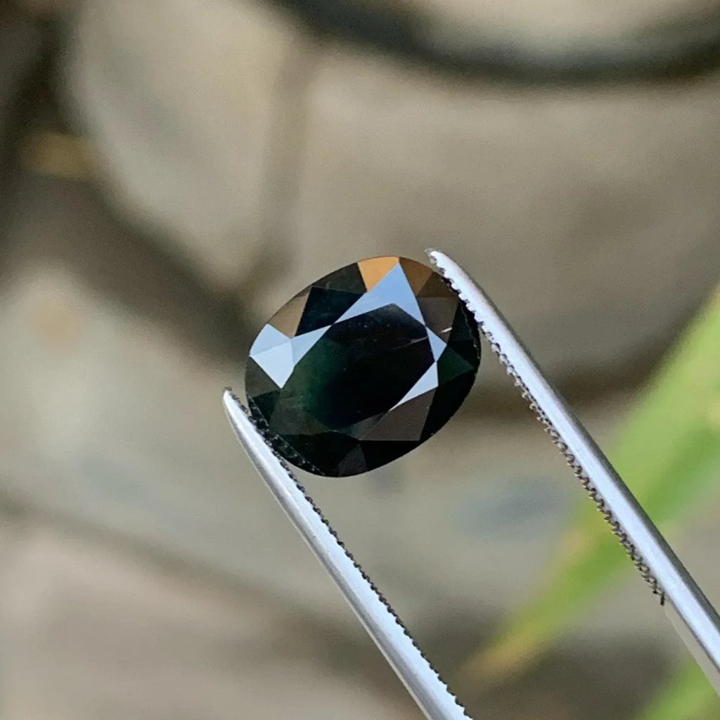 Dark Green Sapphire: 3.20 CTS, Oval Cut, Sri Lanka - Splendor Gems