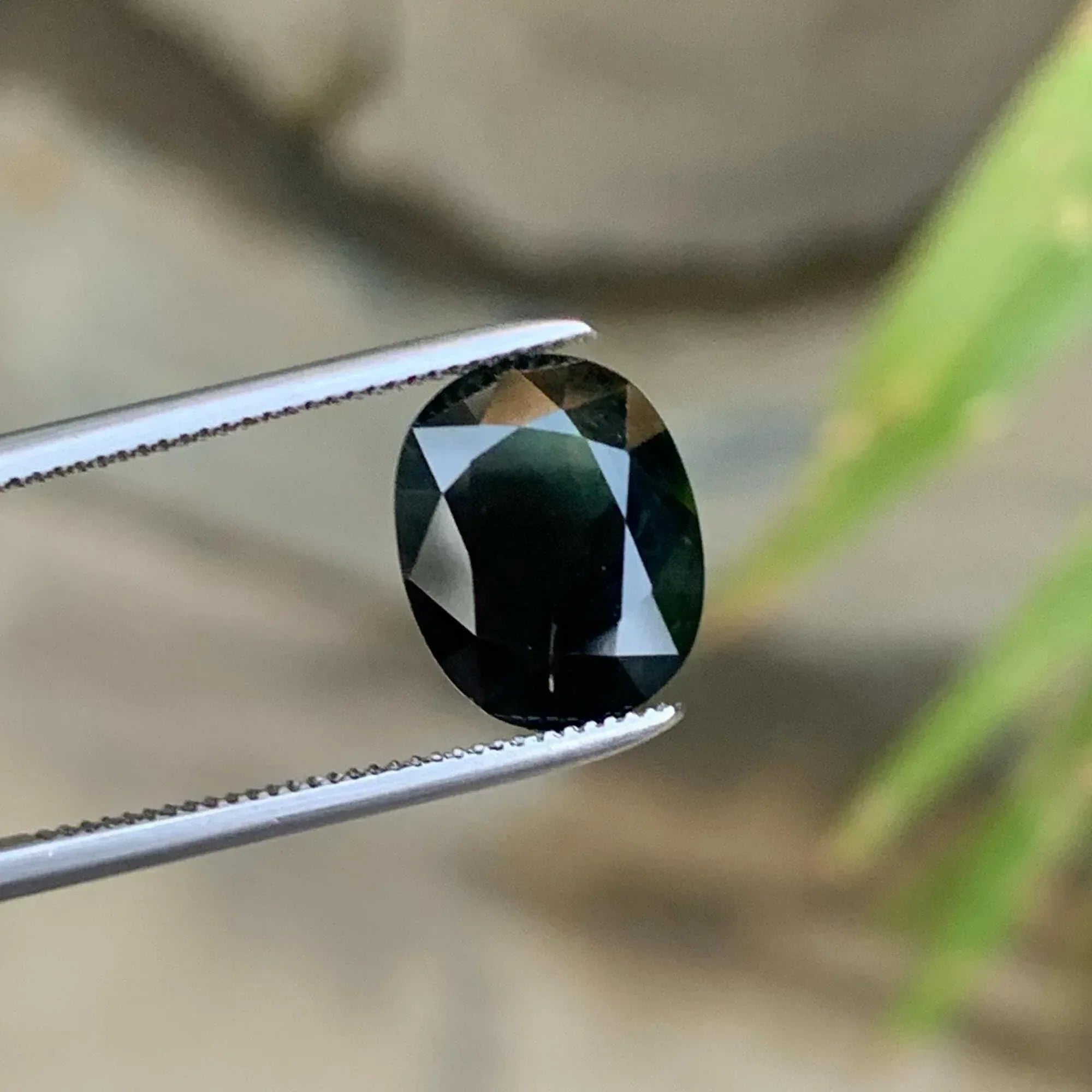 Dark Green Sapphire: 3.20 CTS, Oval Cut, Sri Lanka - Splendor Gems Main image